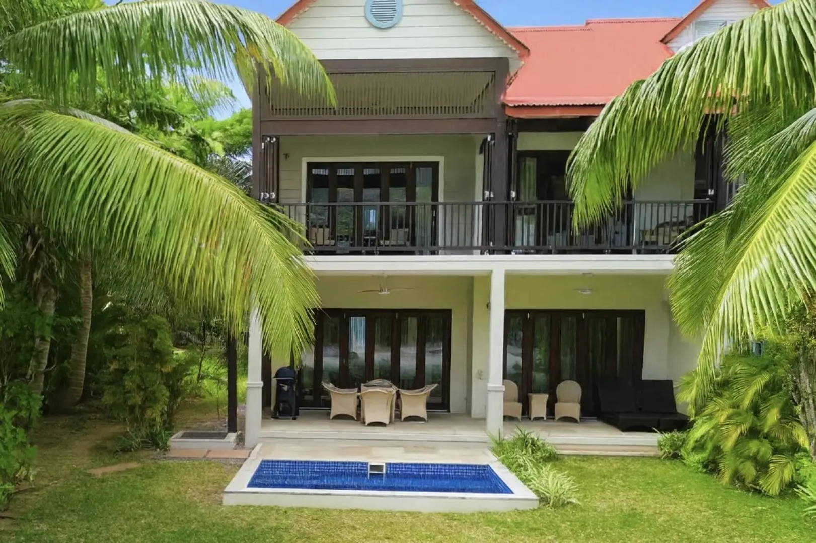 Вилла с Выходом на Пляж Eden Island