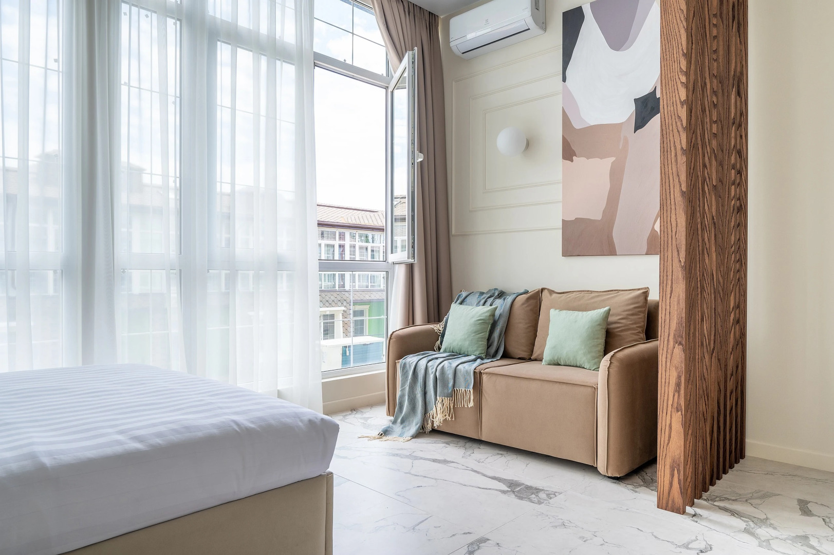 Апартаменты Red Apartments Арт Лайт Сити Микеланджело