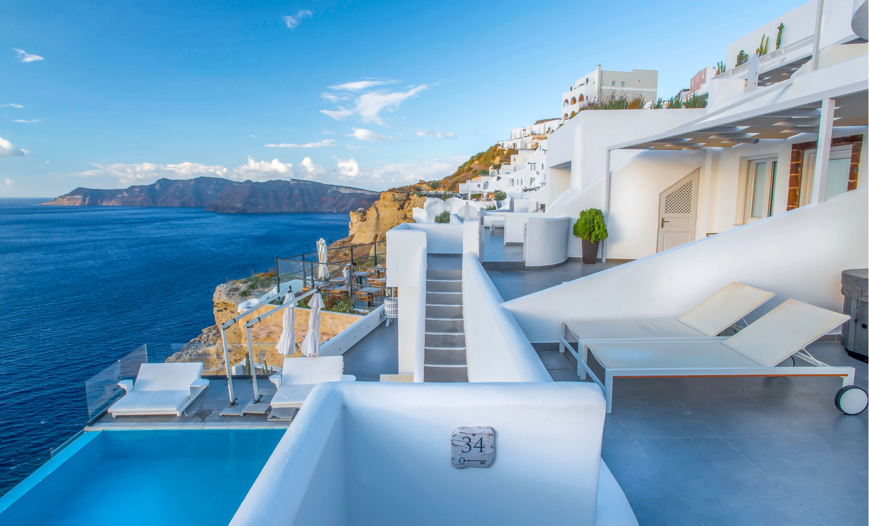 Отель Santorini Secret Suites & Spa