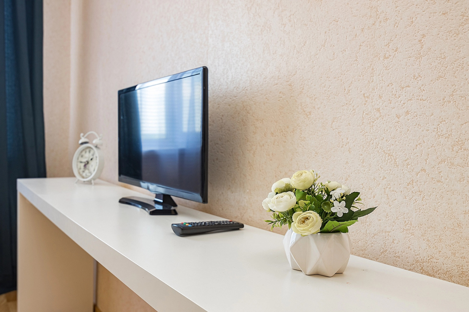 Апартаменты двухкомнатные c видом на Волгу на Волжской набережной  25, м.Cтрелка. Сова-Дом