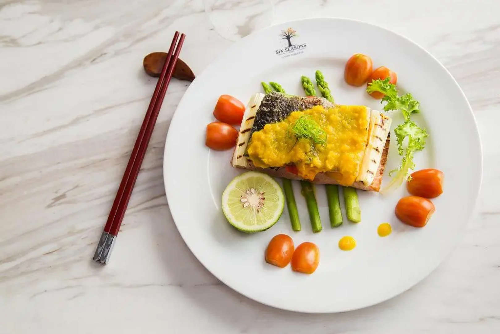 Отель Six Seasons