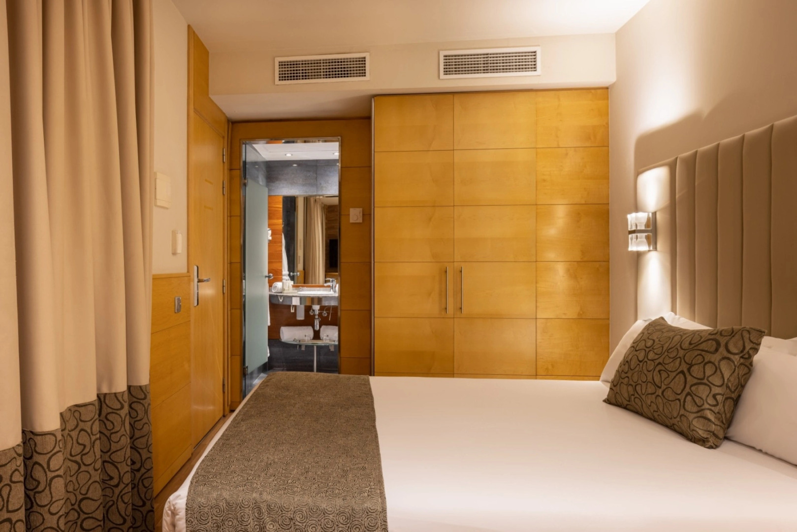 Отель Sansi Barcelona 