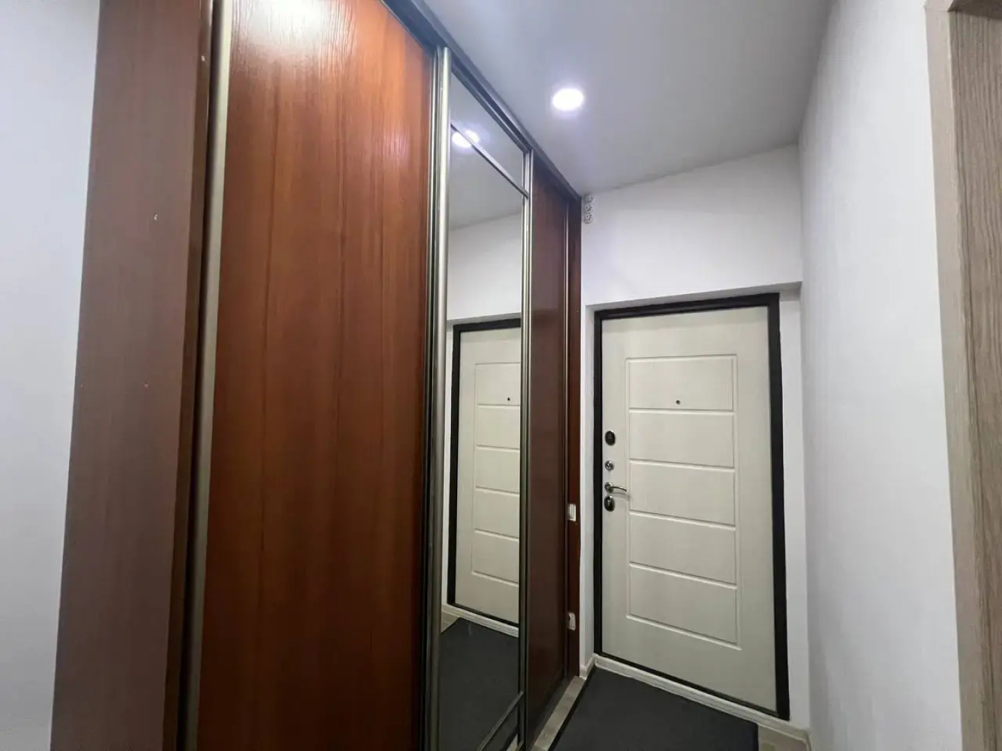 Квартира AlexHome РП Свердловский Строителей 9