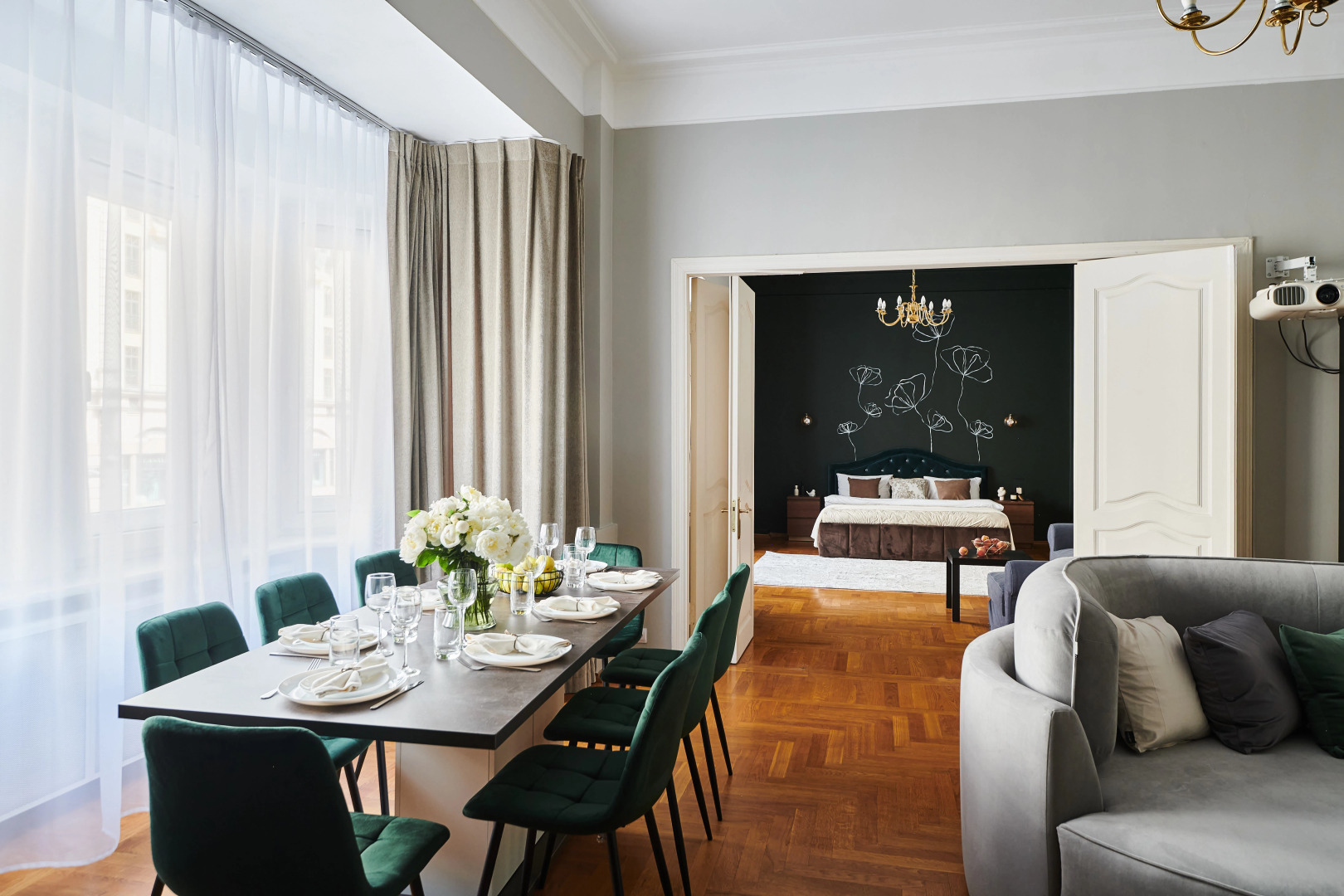 Квартира GM Apartments Шикарная Пятёрка с домашним кинотеатром