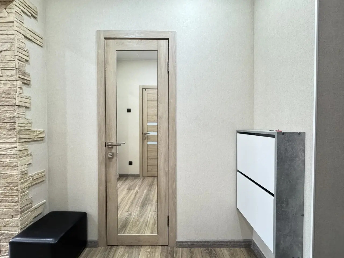 Квартира Яркая Студия на Улице Университетская Набережная 62