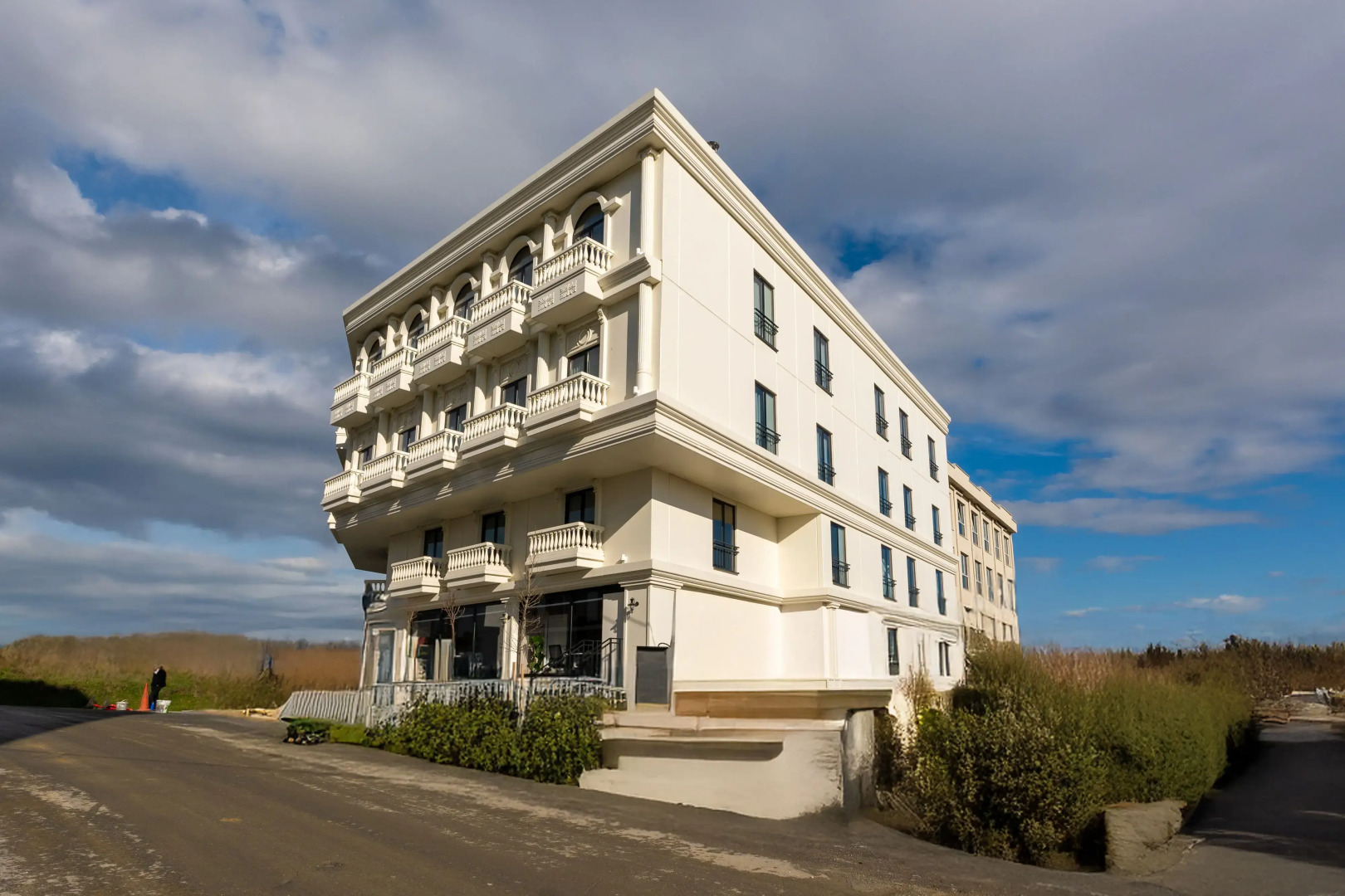 Nenessa Airport Hotel