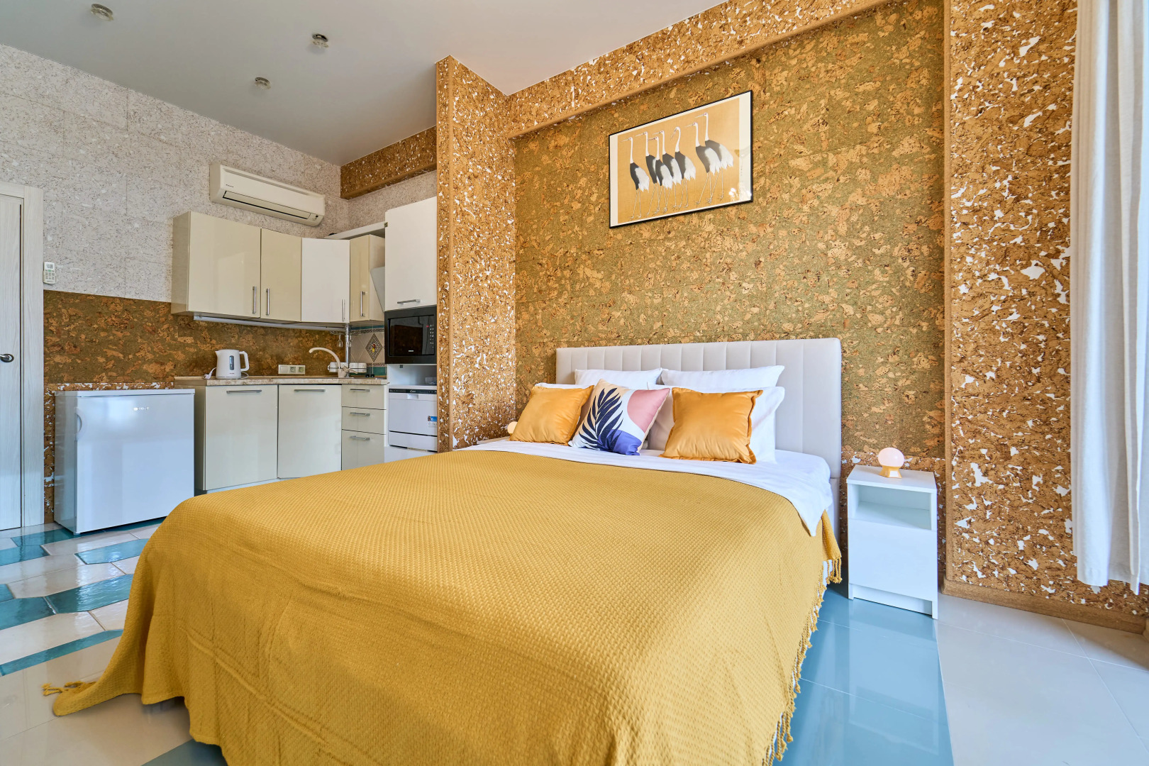 Апартаменты с бассейном Актёр Гелакси