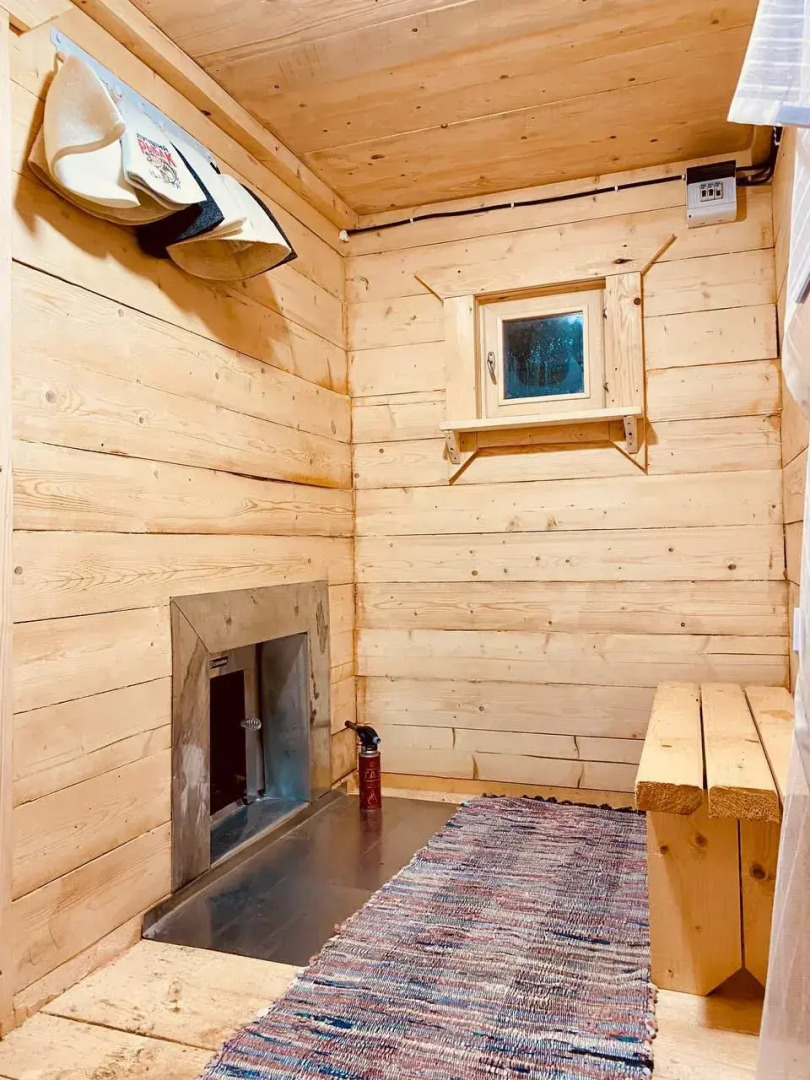 Шале с баней на берегу озера