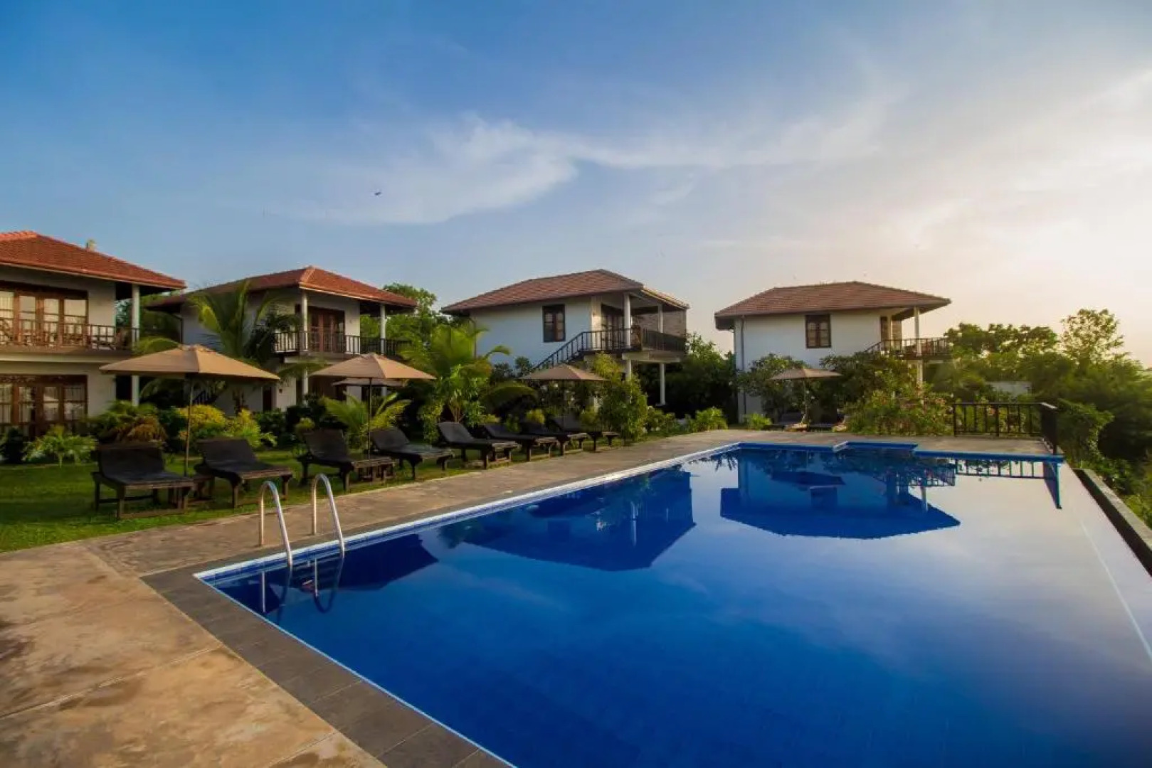 Курортный отель Ananthaya Beach