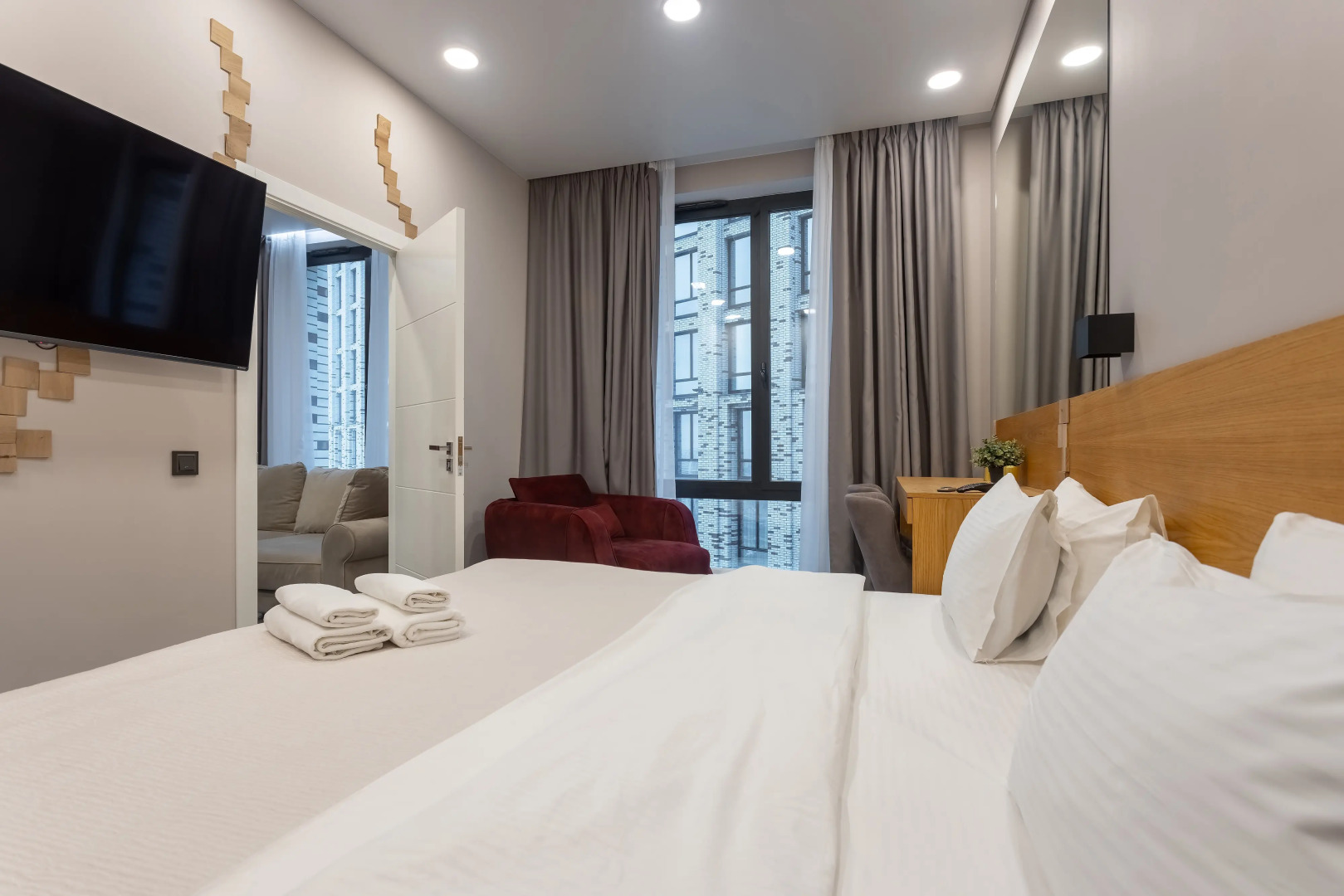 Апартаменты дизайнерские на 37 этаже