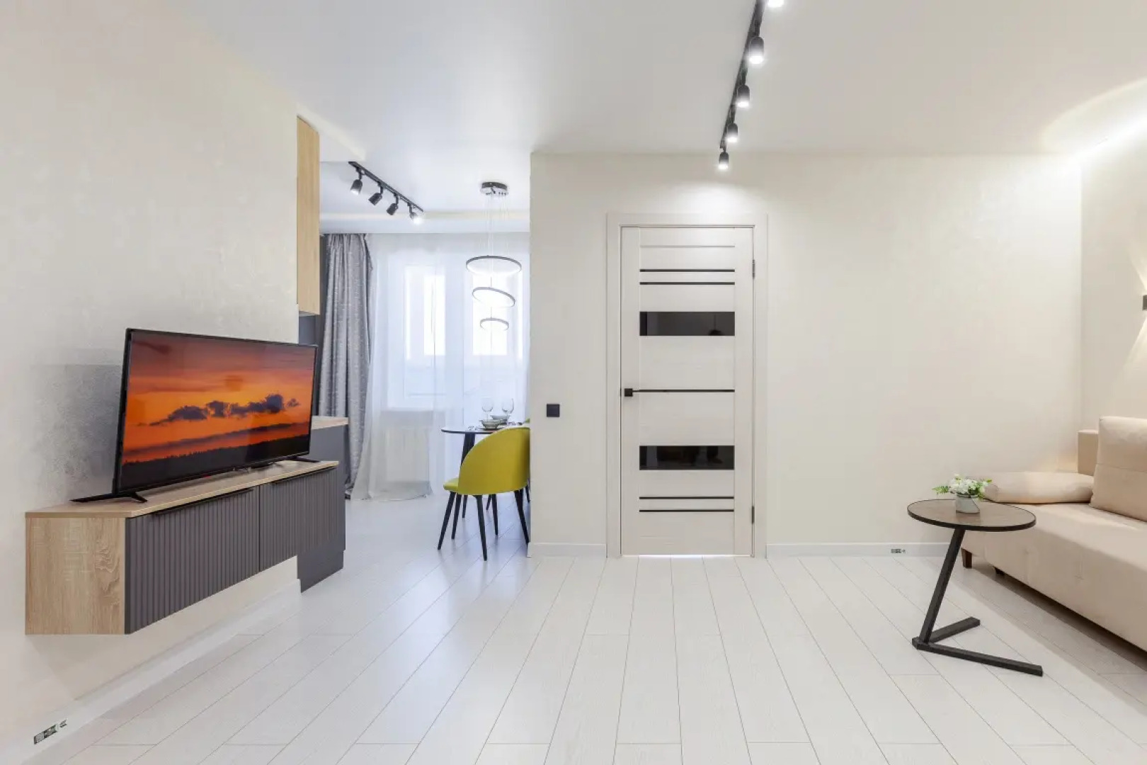 Апартаменты Уютные Апарты RentPlaza 1 с Красивым Видом