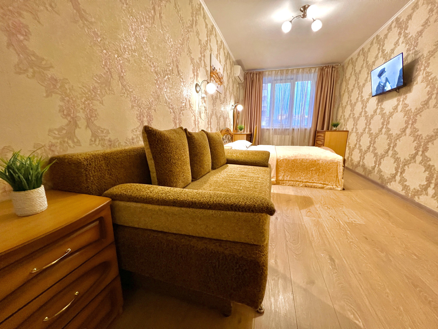 Апартаменты двухкомнатные в Центре Города на 5 этаже (рядом с набережной р. Волга) у ул. Арцыбушевская, 204