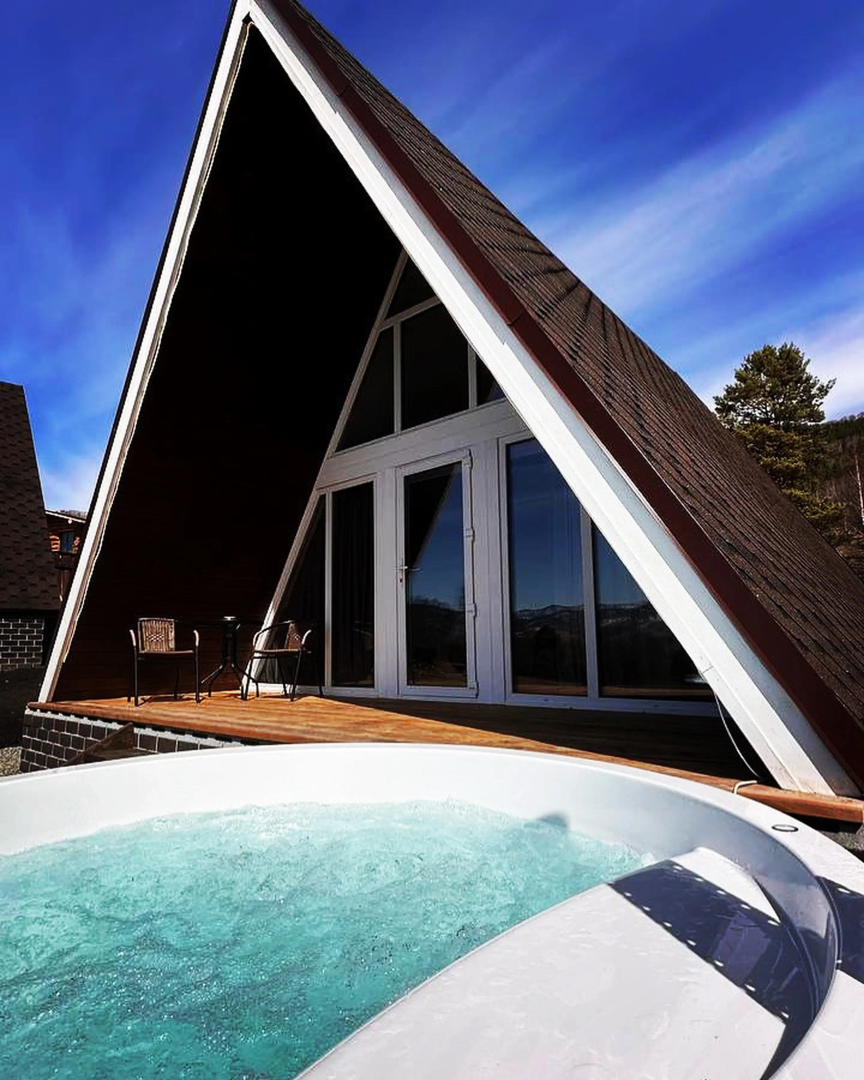 Шале с панорамным видом на горы в Камлакское