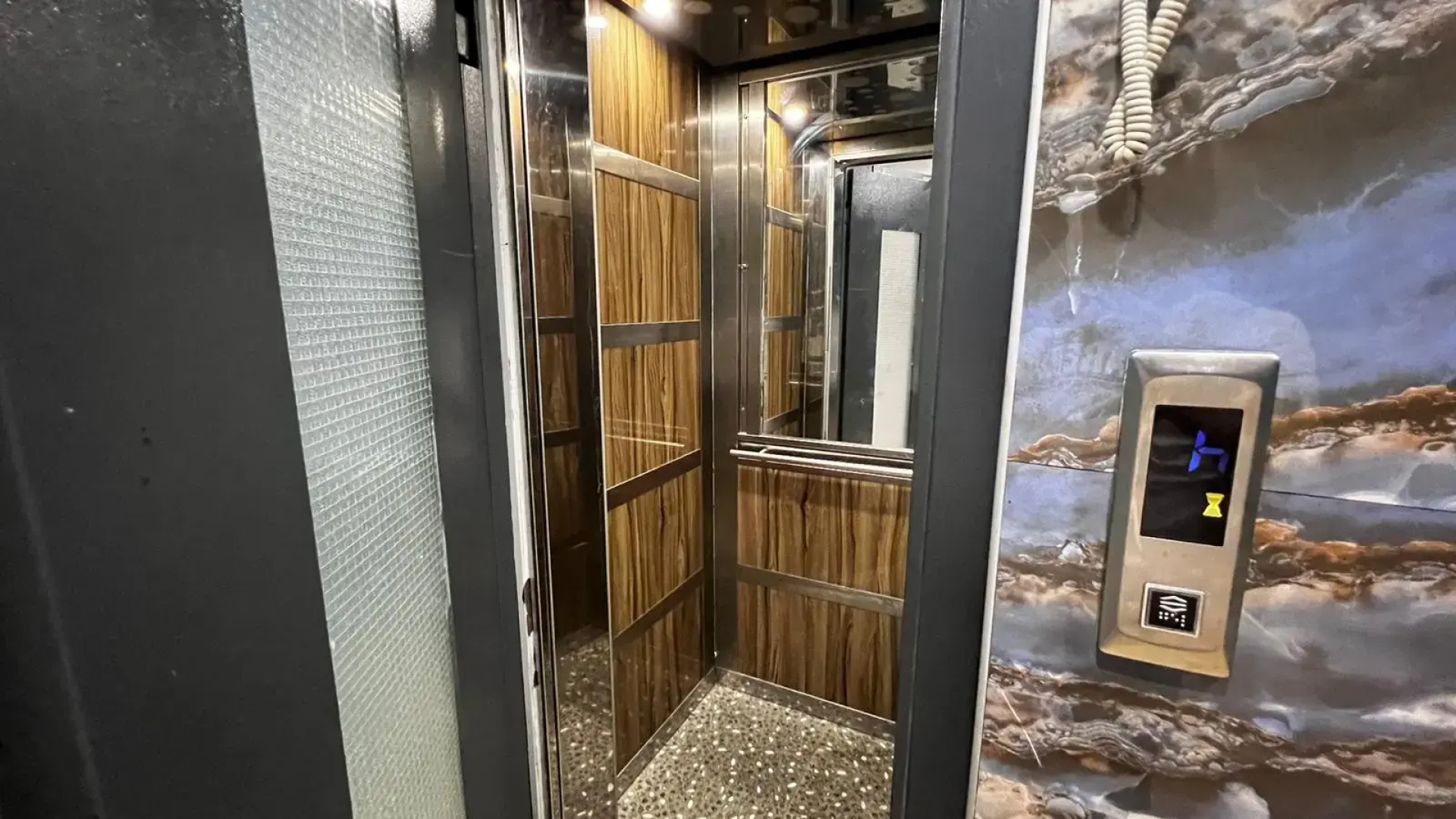 Отель Moon Blue