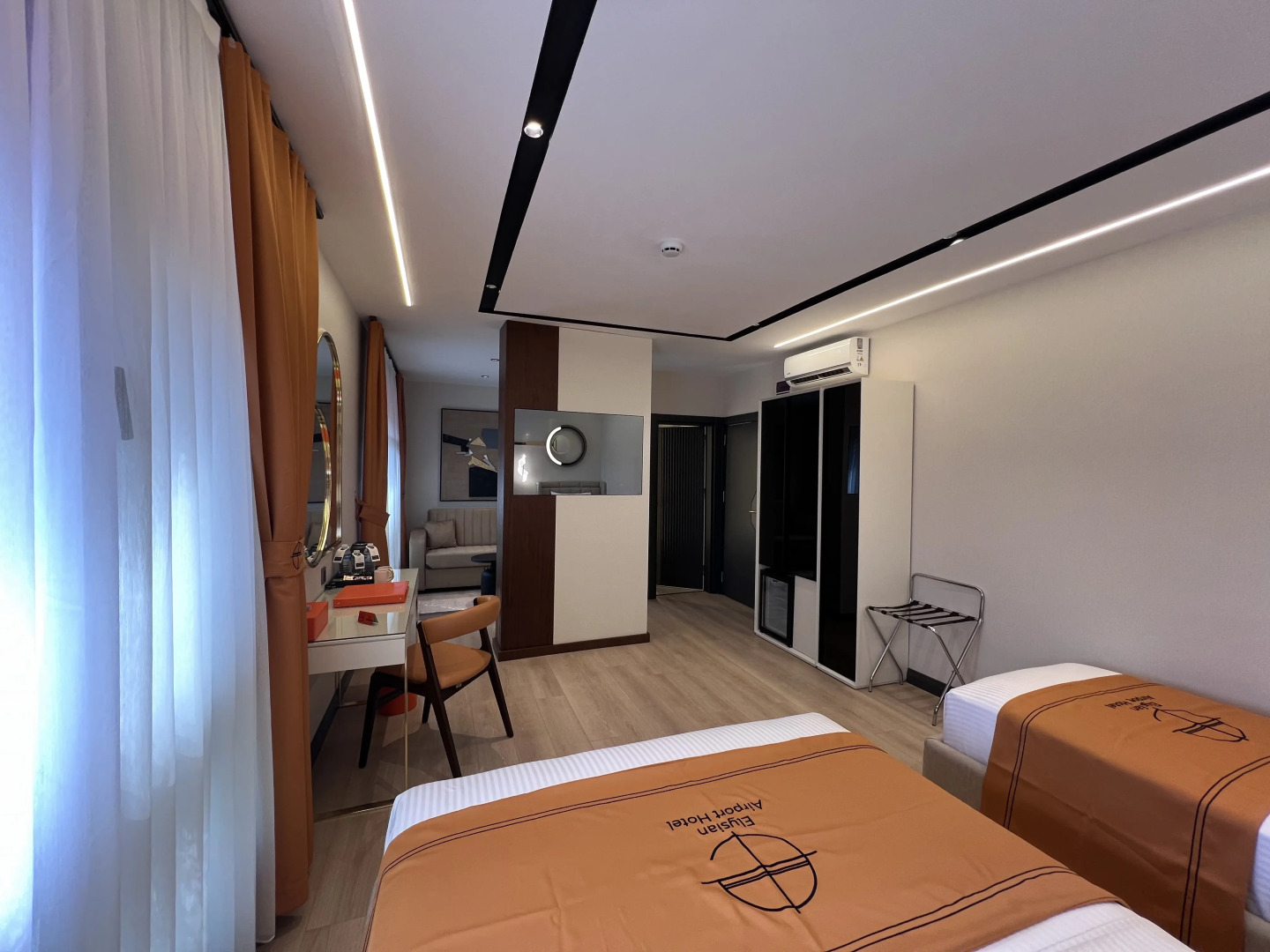 Hotel Elysian Airport