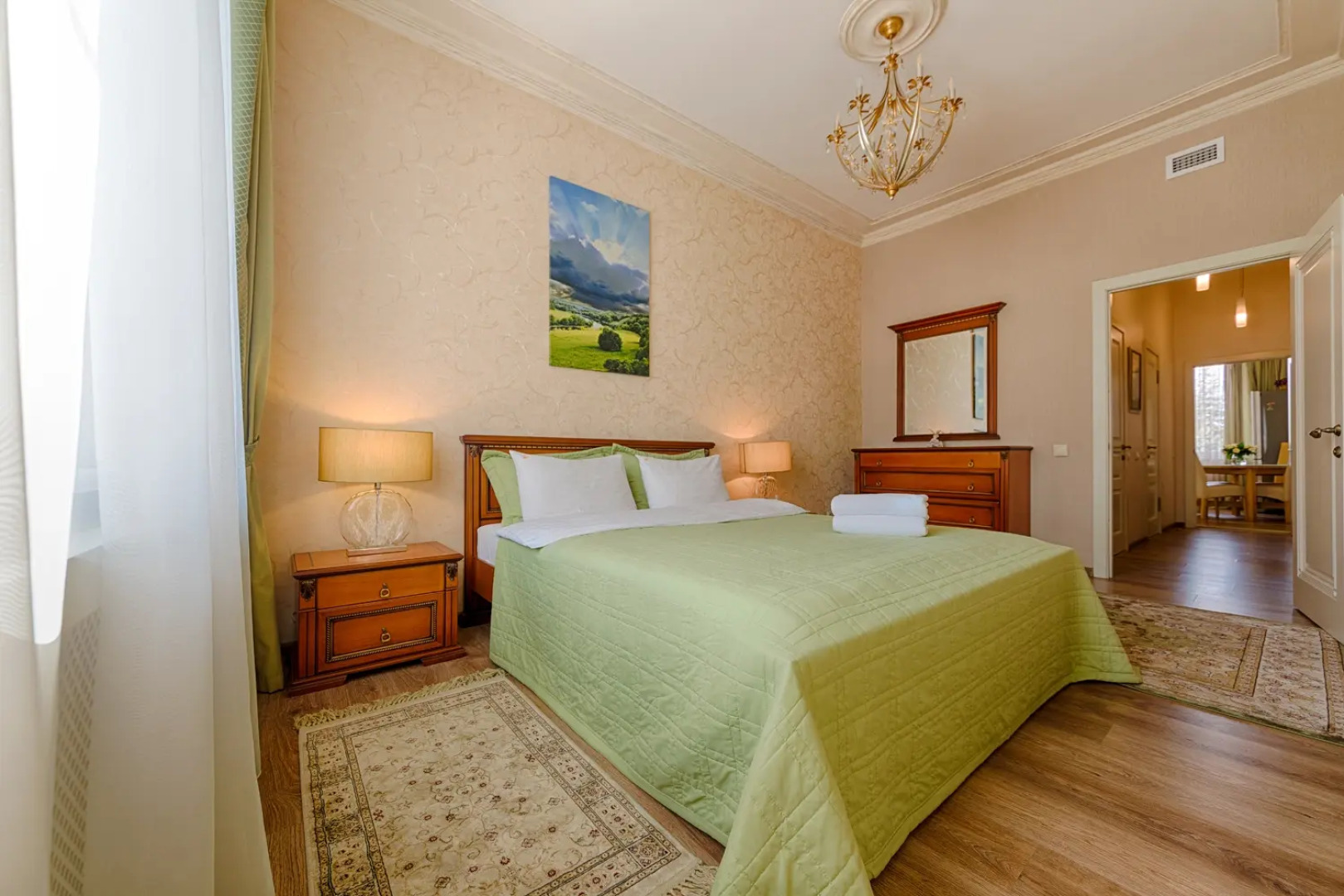 Апартаменты 4-комнатные HomeApart пр-т Независимости, 23