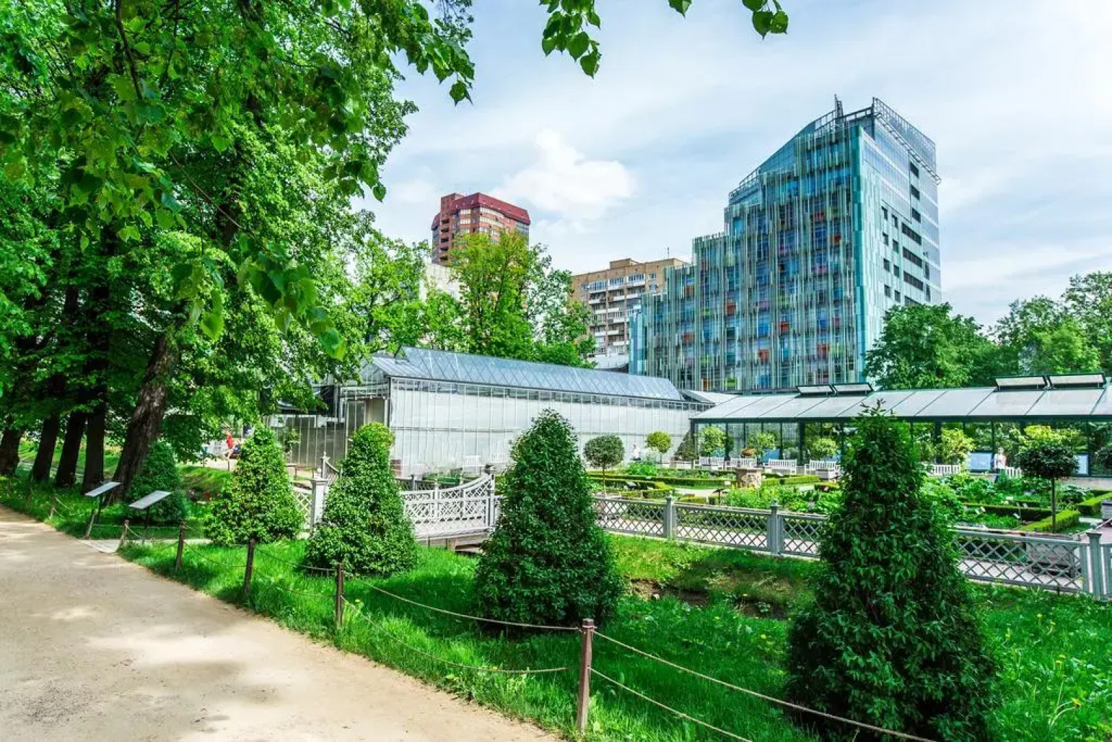 Отель Garden Embassy