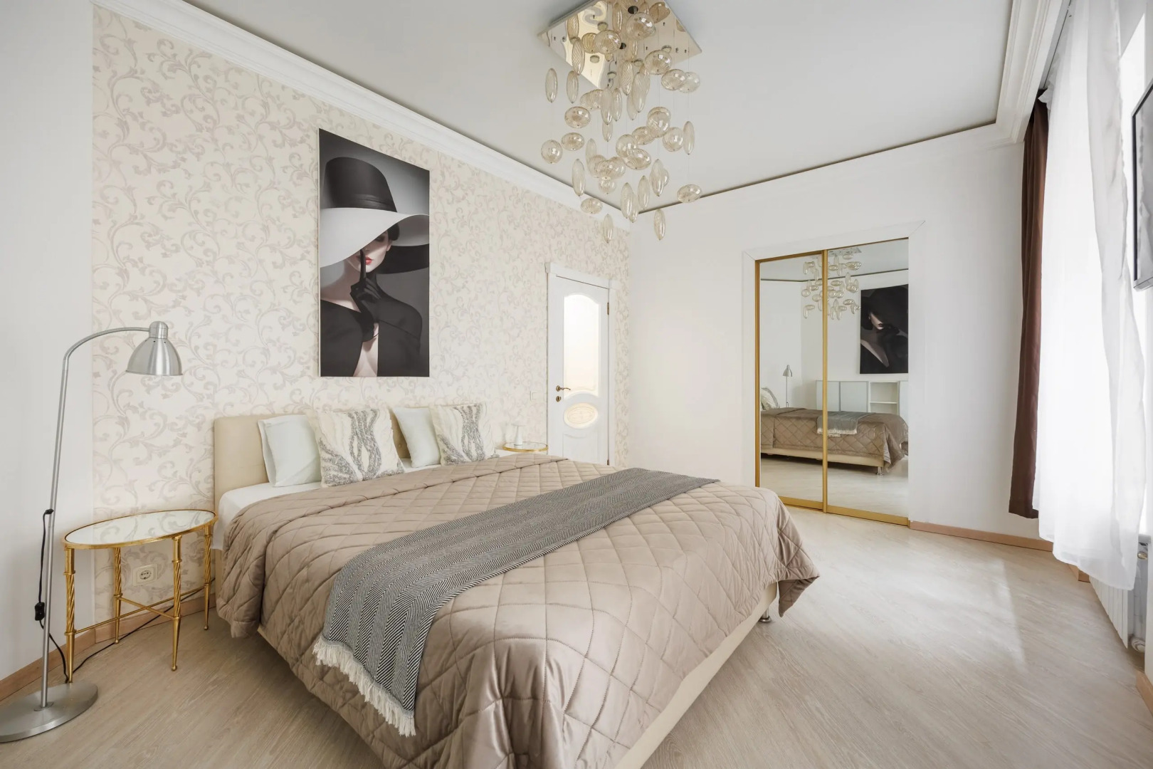 Апартаменты у Казанского Собора DereMRents ДереМРентс