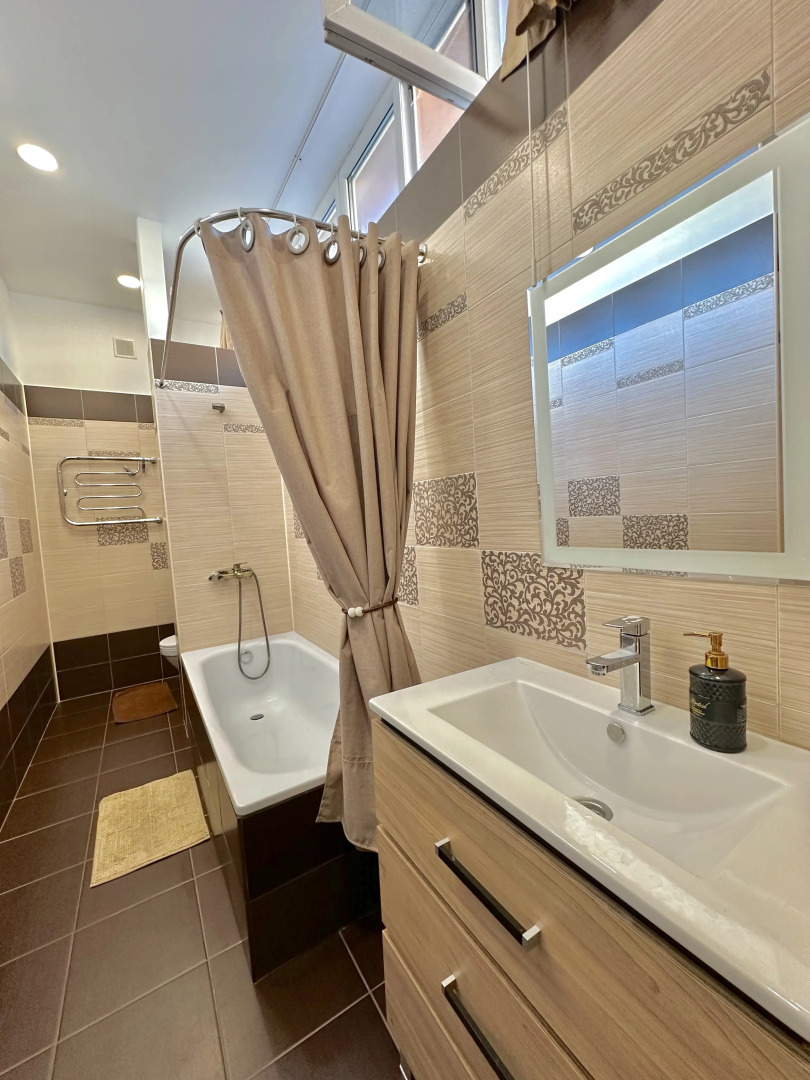 Квартира площадью 77 кв.м в самом центре города в новом доме на Карла Маркса 5