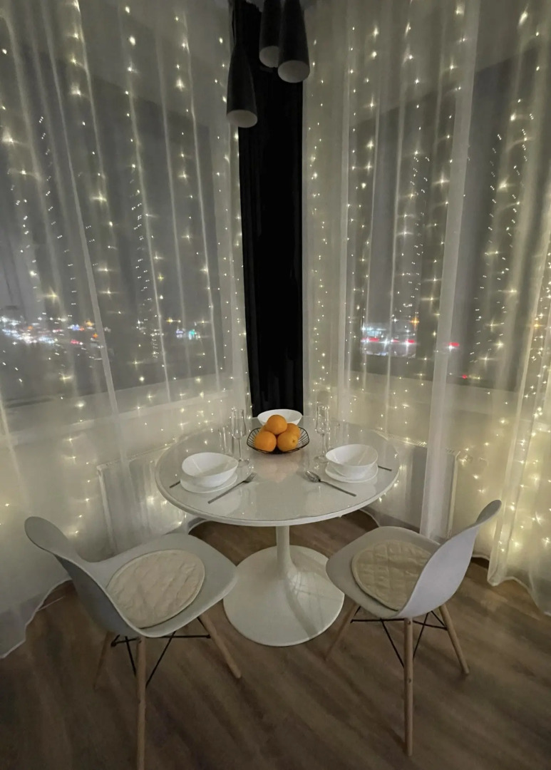 Квартира с проектором у метро в новом доме