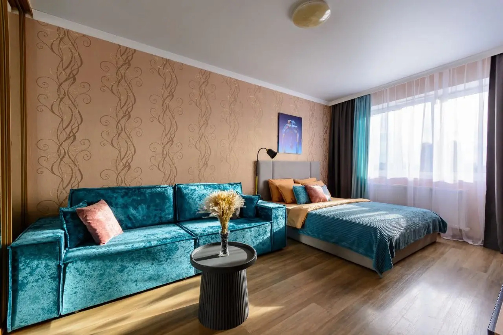 Квартира с панорамным видом на город рядом с парком Галицкого. Сеть Мята