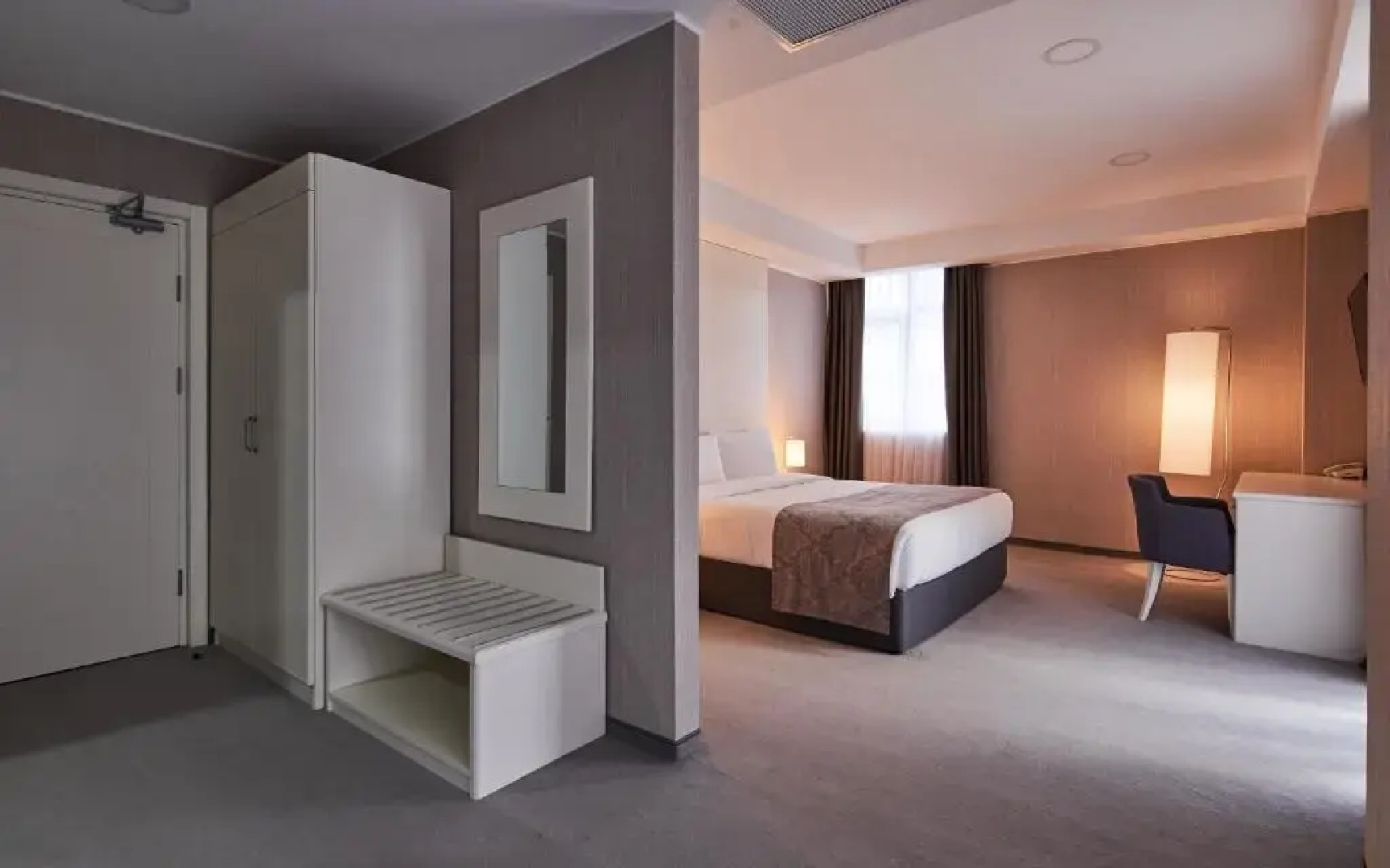 Отель Gallery Palace