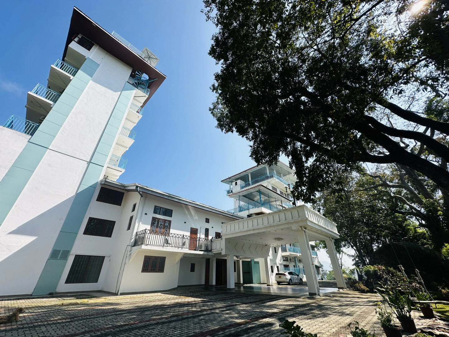 Отель Moi Ella by Dbi