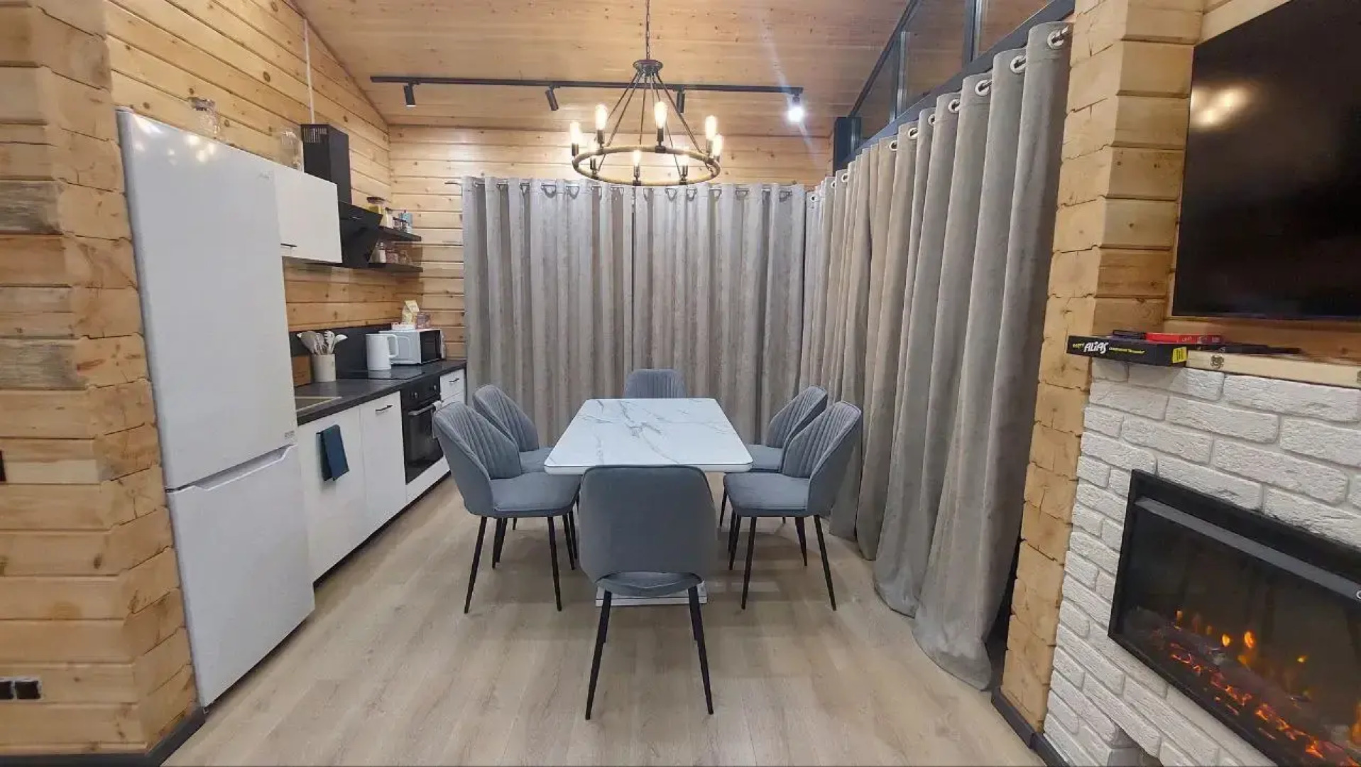 Гостевой дом Деревянный дом с камином в лесу на Славянской