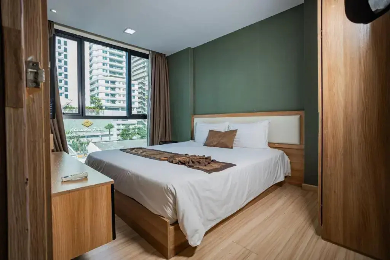 Отель Ramada by Wyndham Bangkok Ten Ekamai Residences
