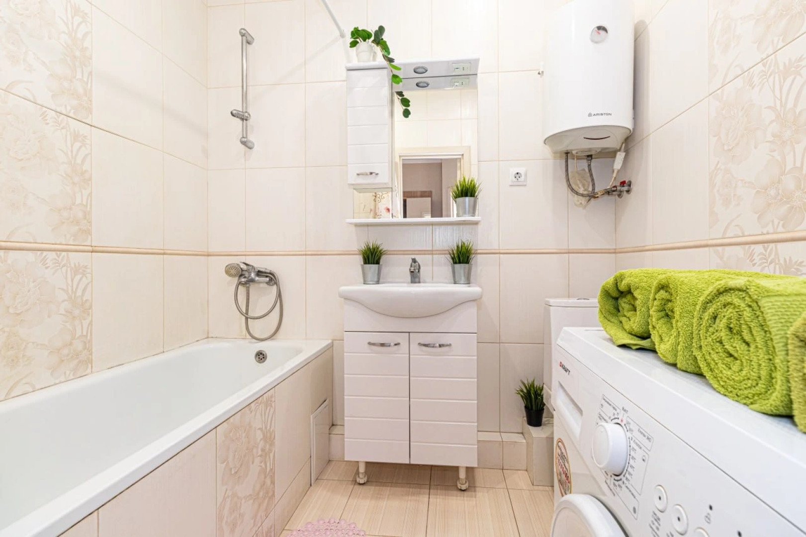 Апартаменты с Новым Ремонтом Возле Парка Галицкого