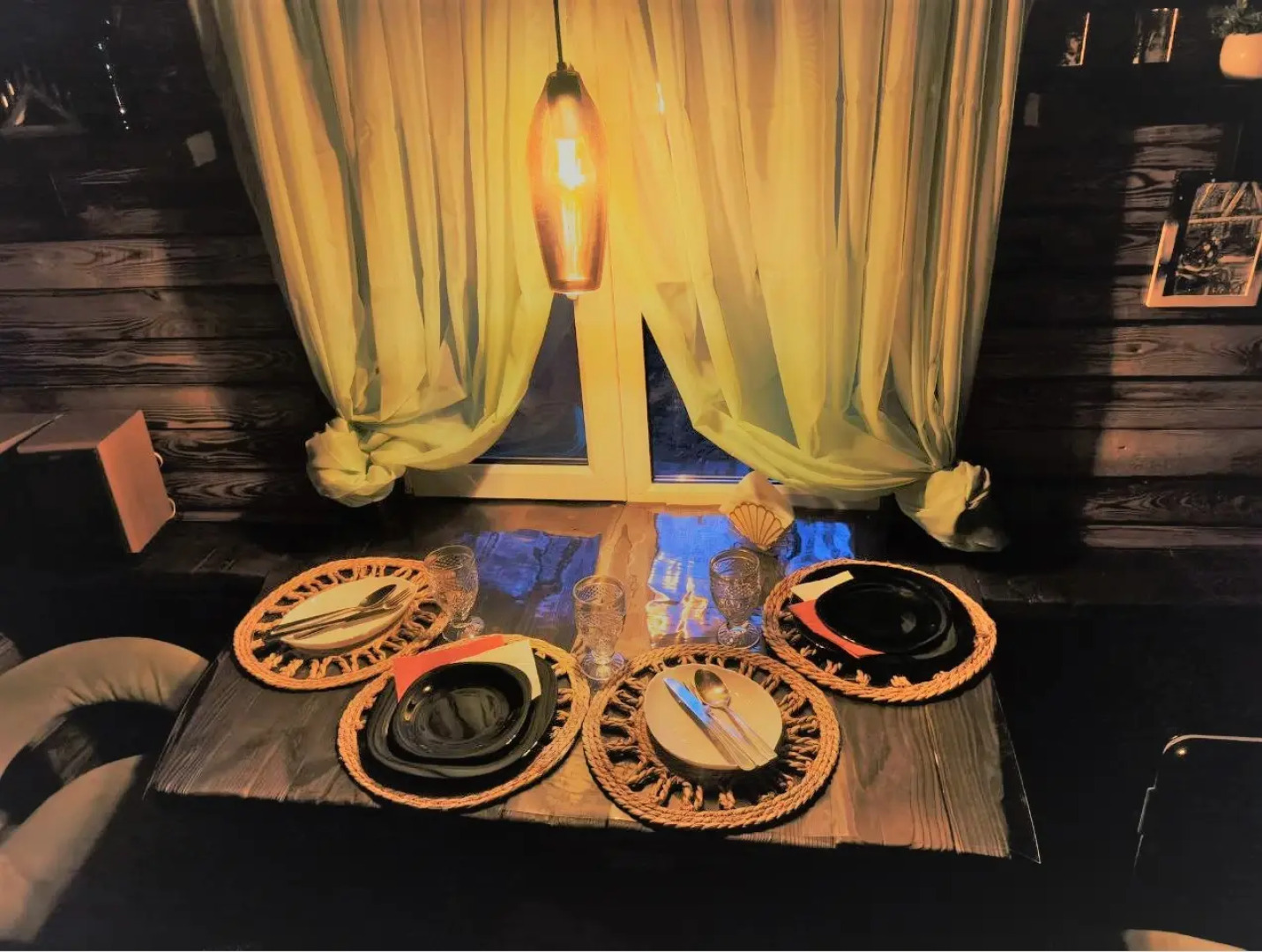 Частный дом в лесу у реки