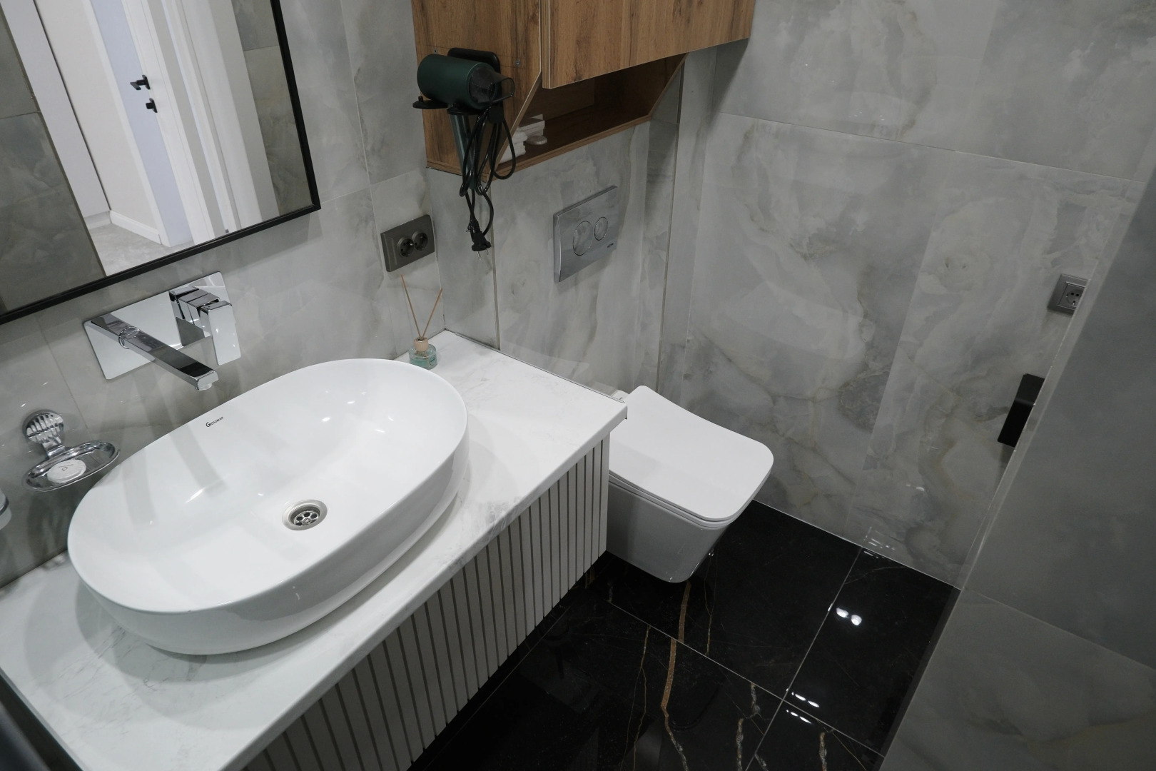 Отель Qaragat Hotel Jalal Abad