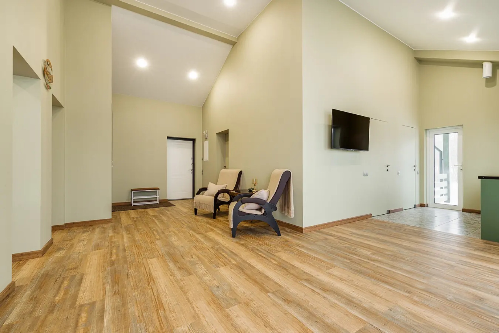 Частный дом Уютный Современный с Видом на Отрадное Озеро