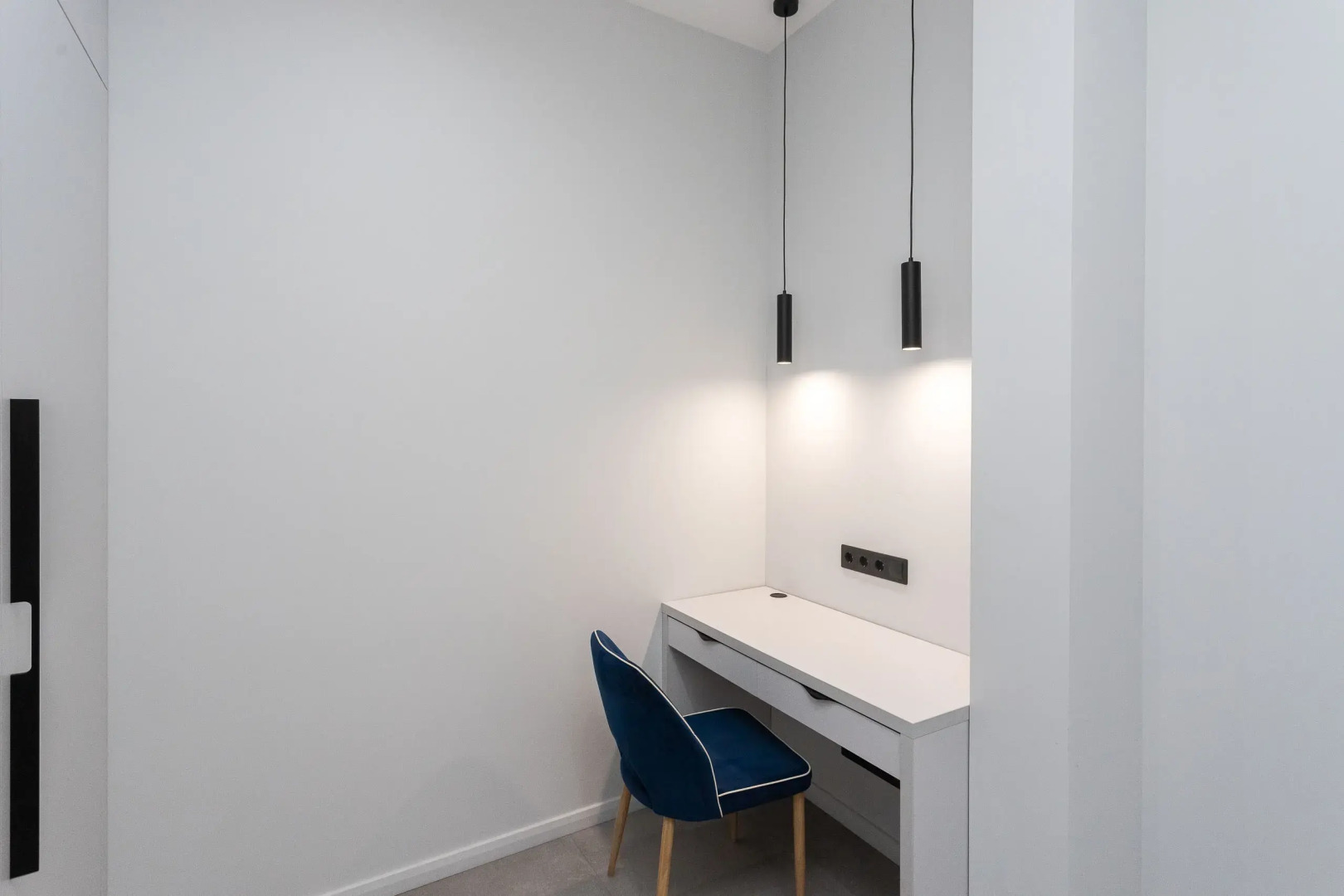 Квартира с Мансардными Окнами и Видом на Море