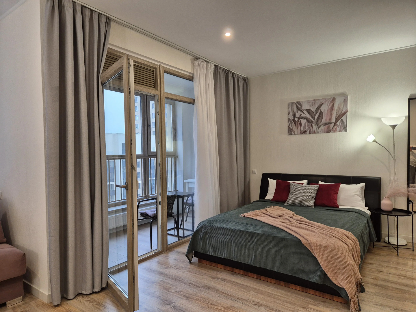 Квартира Студия с Теплой Лоджией у ТЦ Веер-Молл