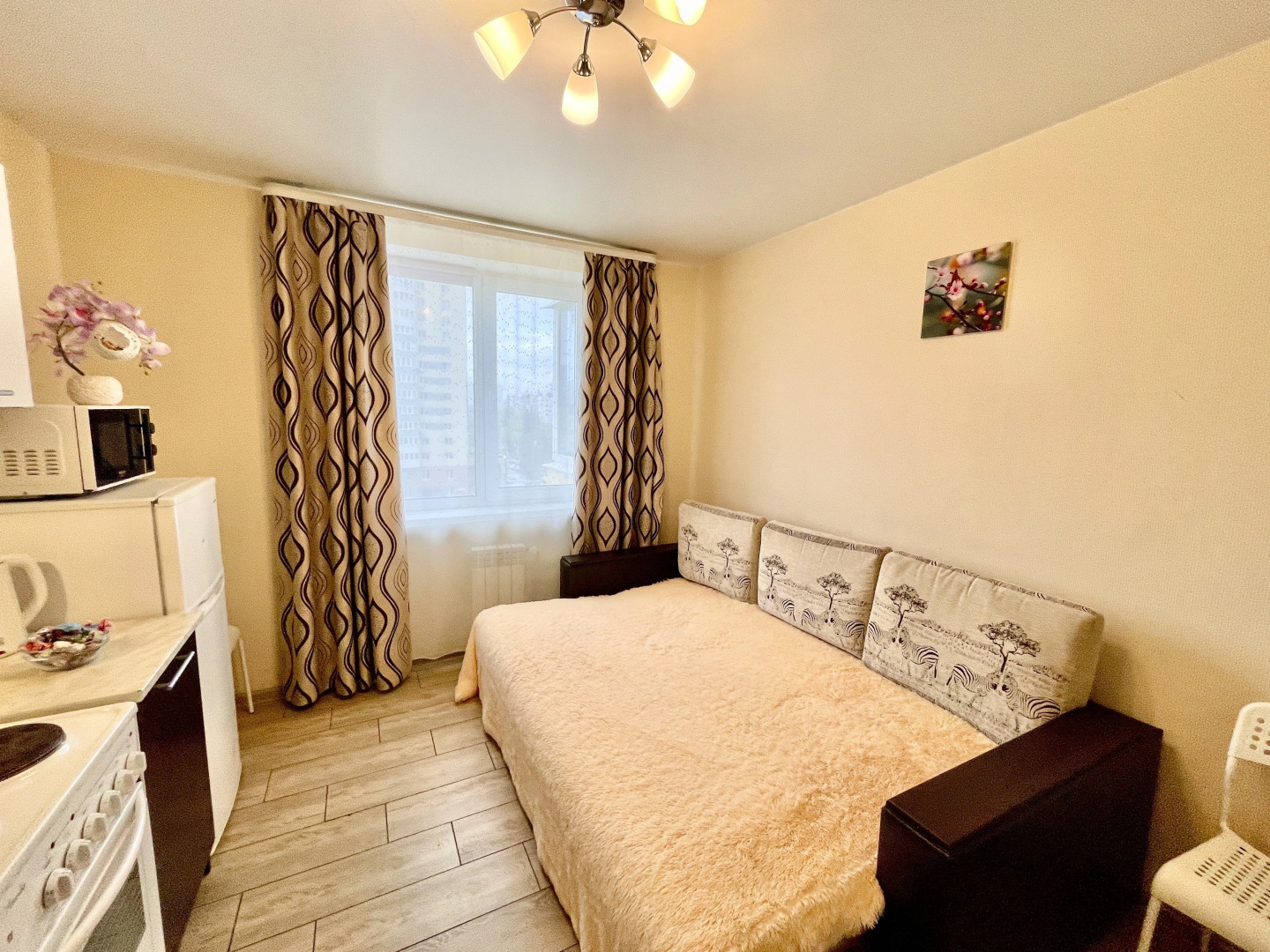 Уютные Апартаменты в доме у Космопорта (ул. Дыбенко 27а)