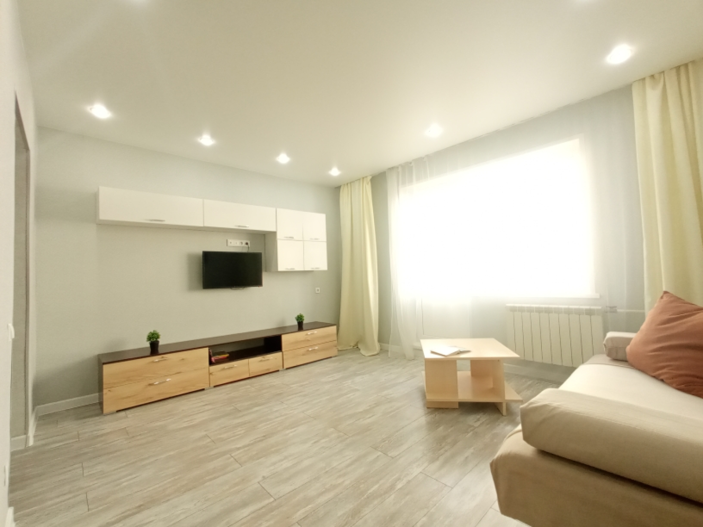 Комфортные апартаменты возле ТРЦ Планета