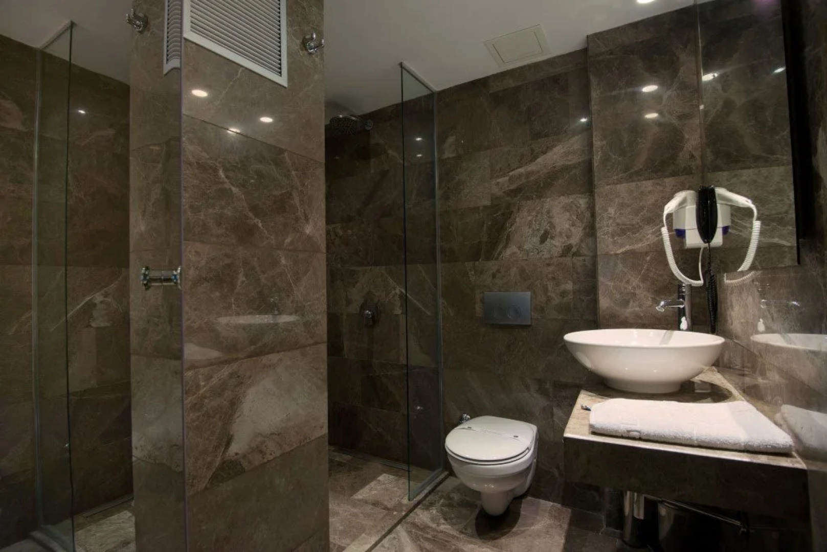 GK Regency Suites
