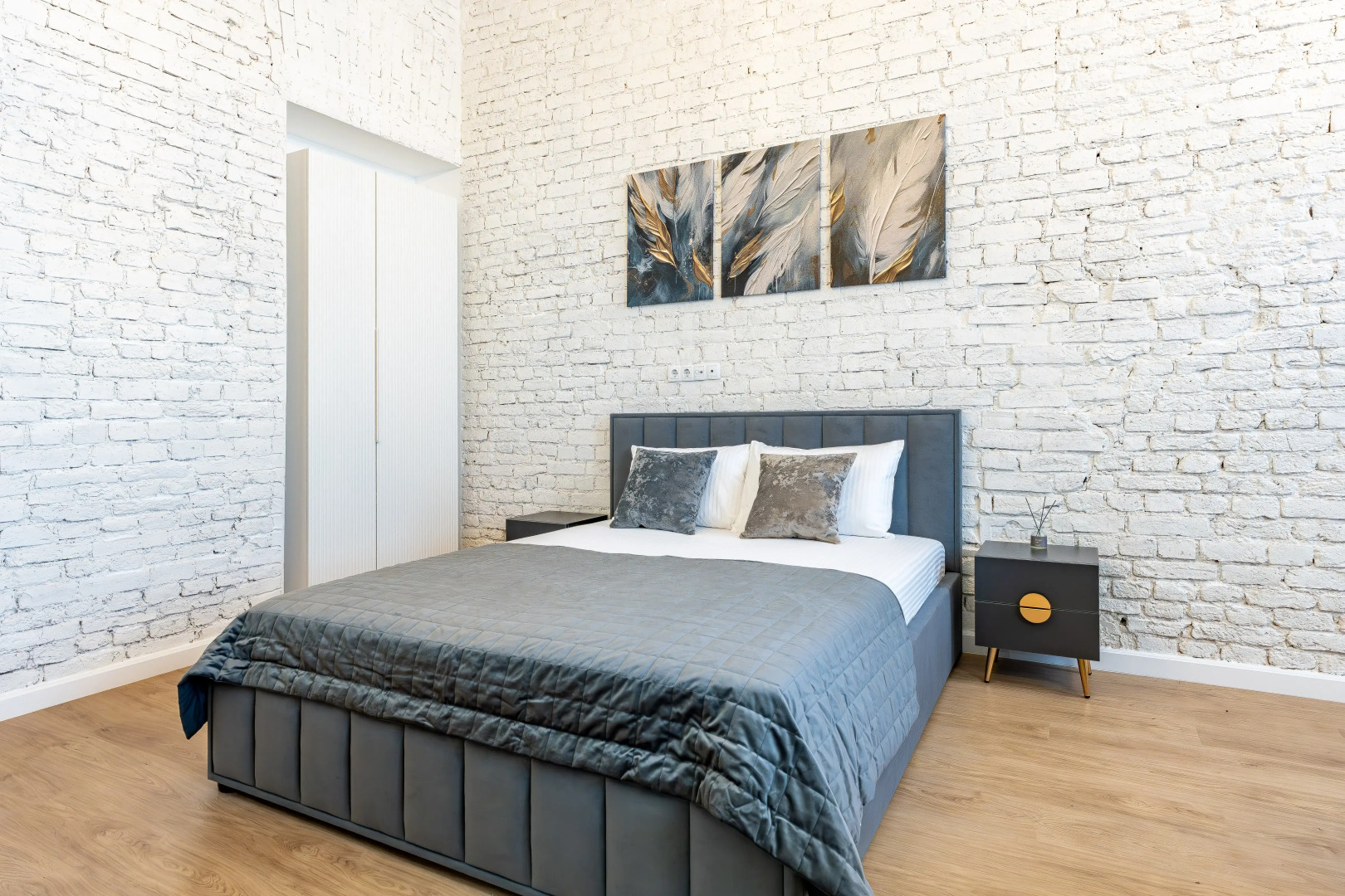 Апартаменты Лофт с видом на Неву