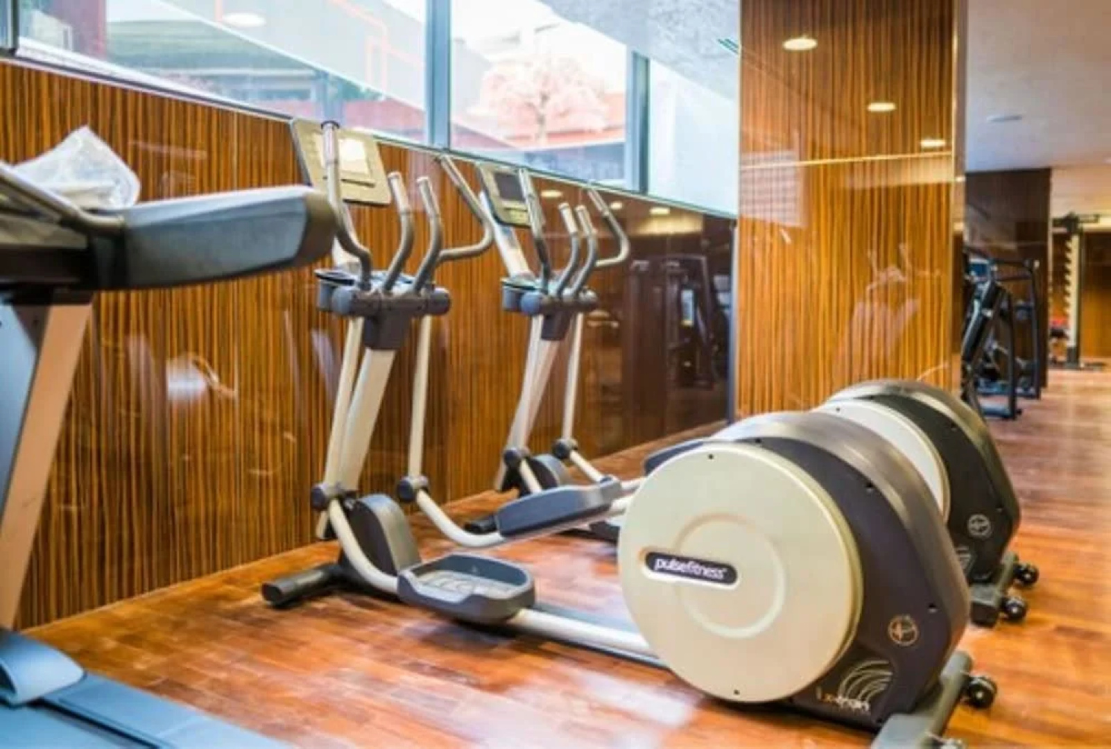 Отель Bel Air Crest Hotel & Suites