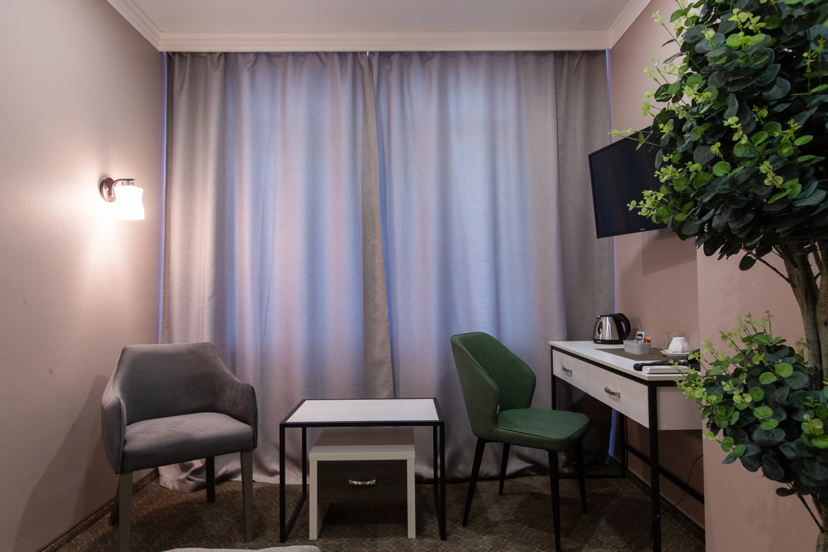 Отель Флора