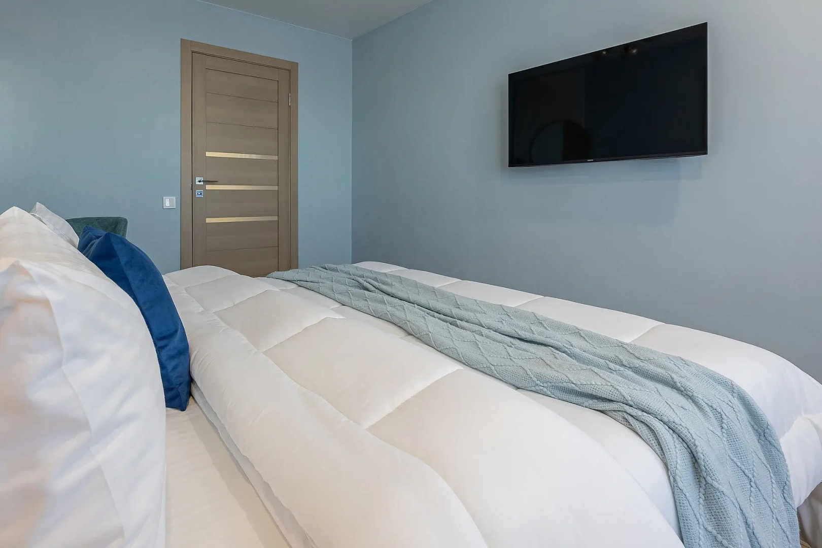 Апартаменты улучшенные, в центре города, с тремя спальнями