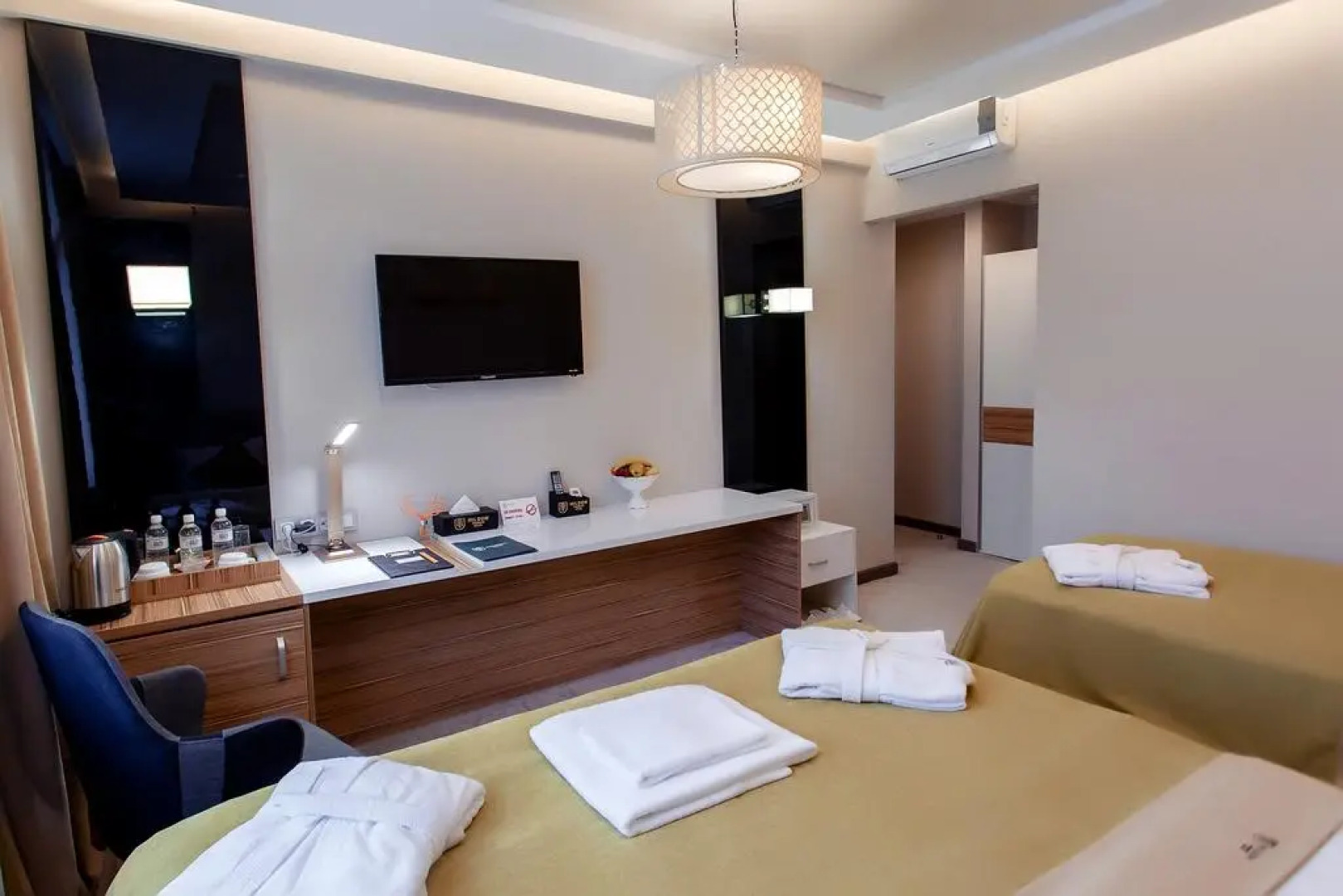 Отель Mildom Premium