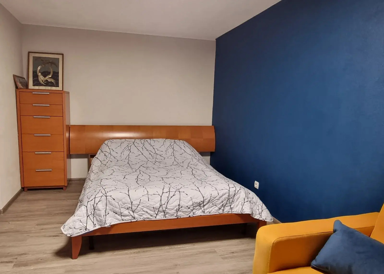 Апартаменты Apartment overlooking the library