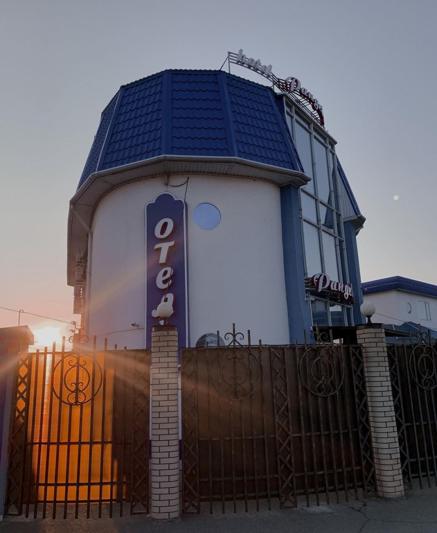 Отель Рандеву