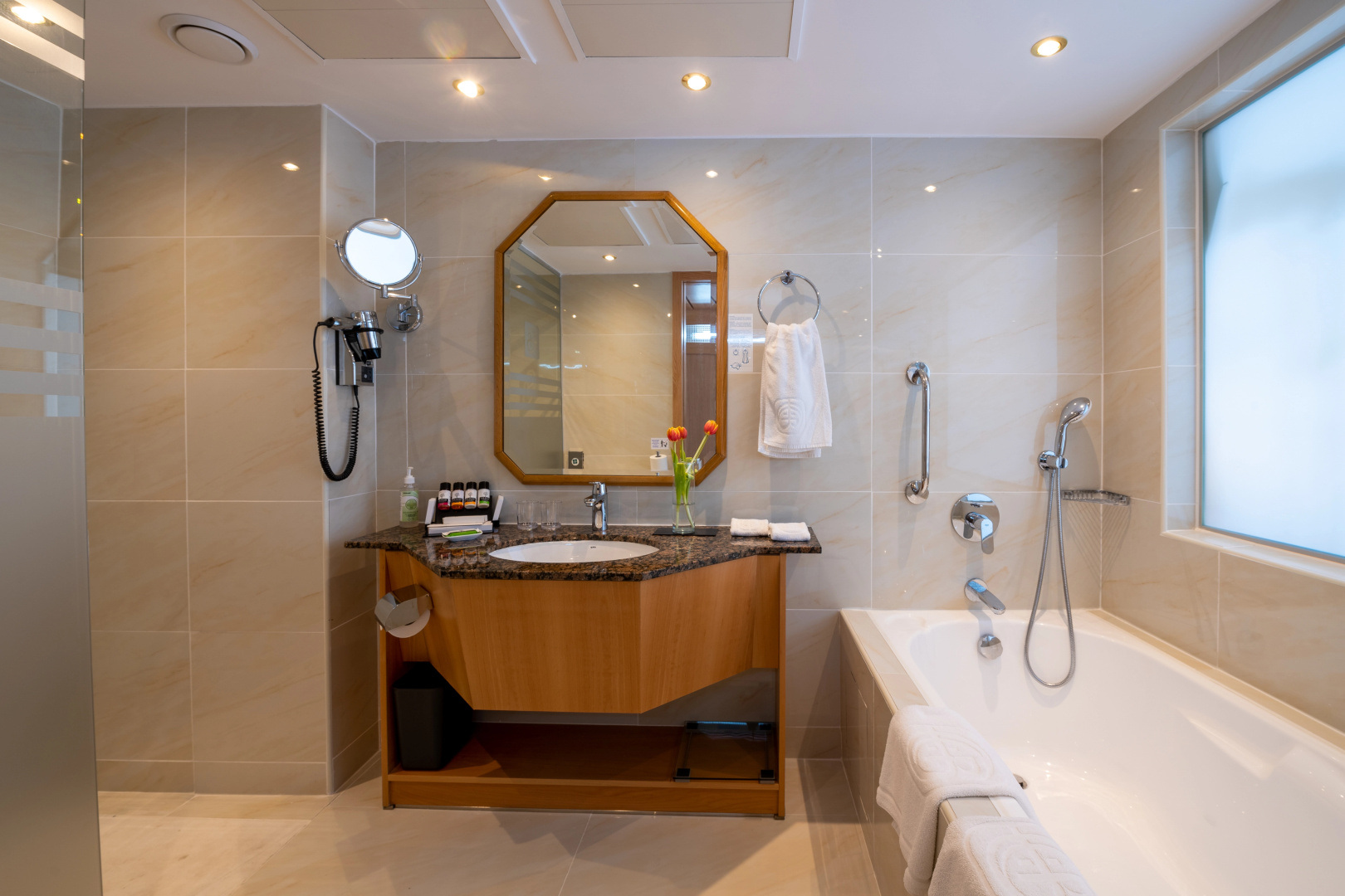 Отель Constantinou Bros Athena Beach