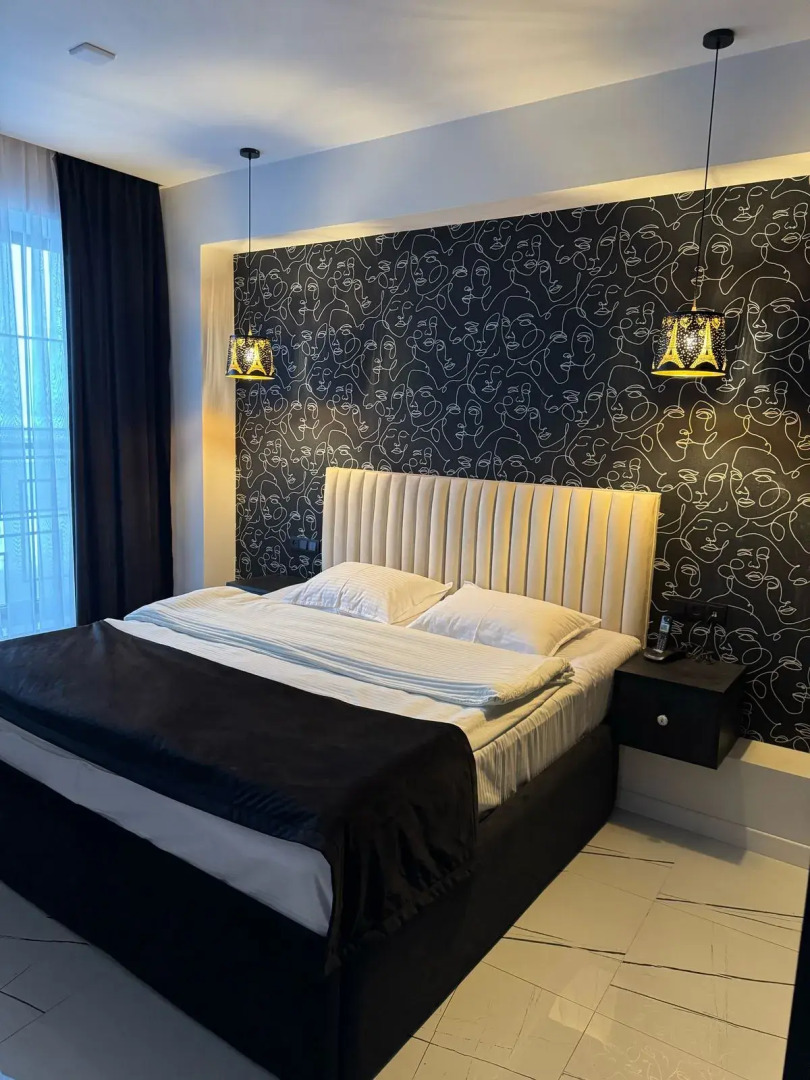 Отель Luxe Plaza