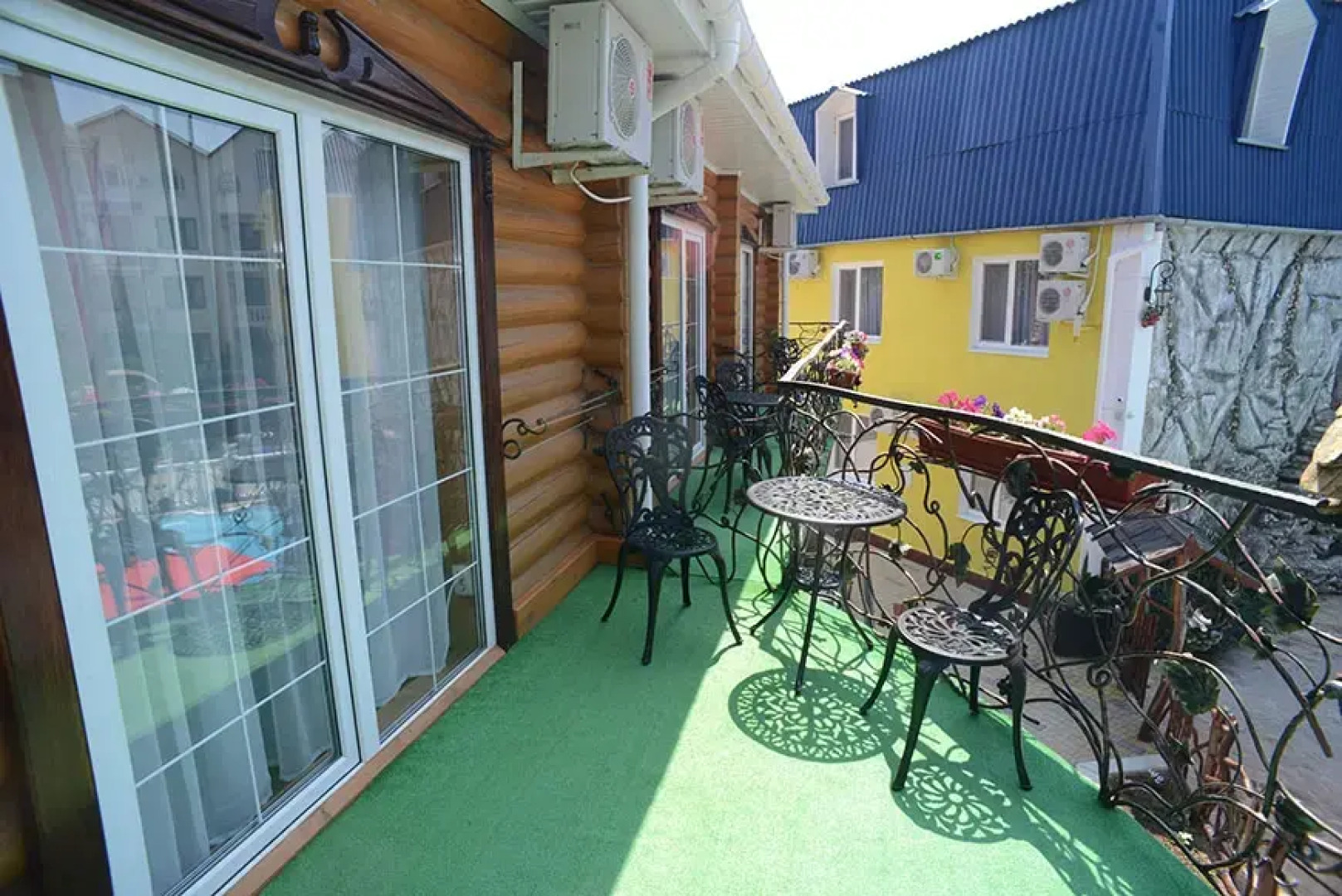 Отель Роман