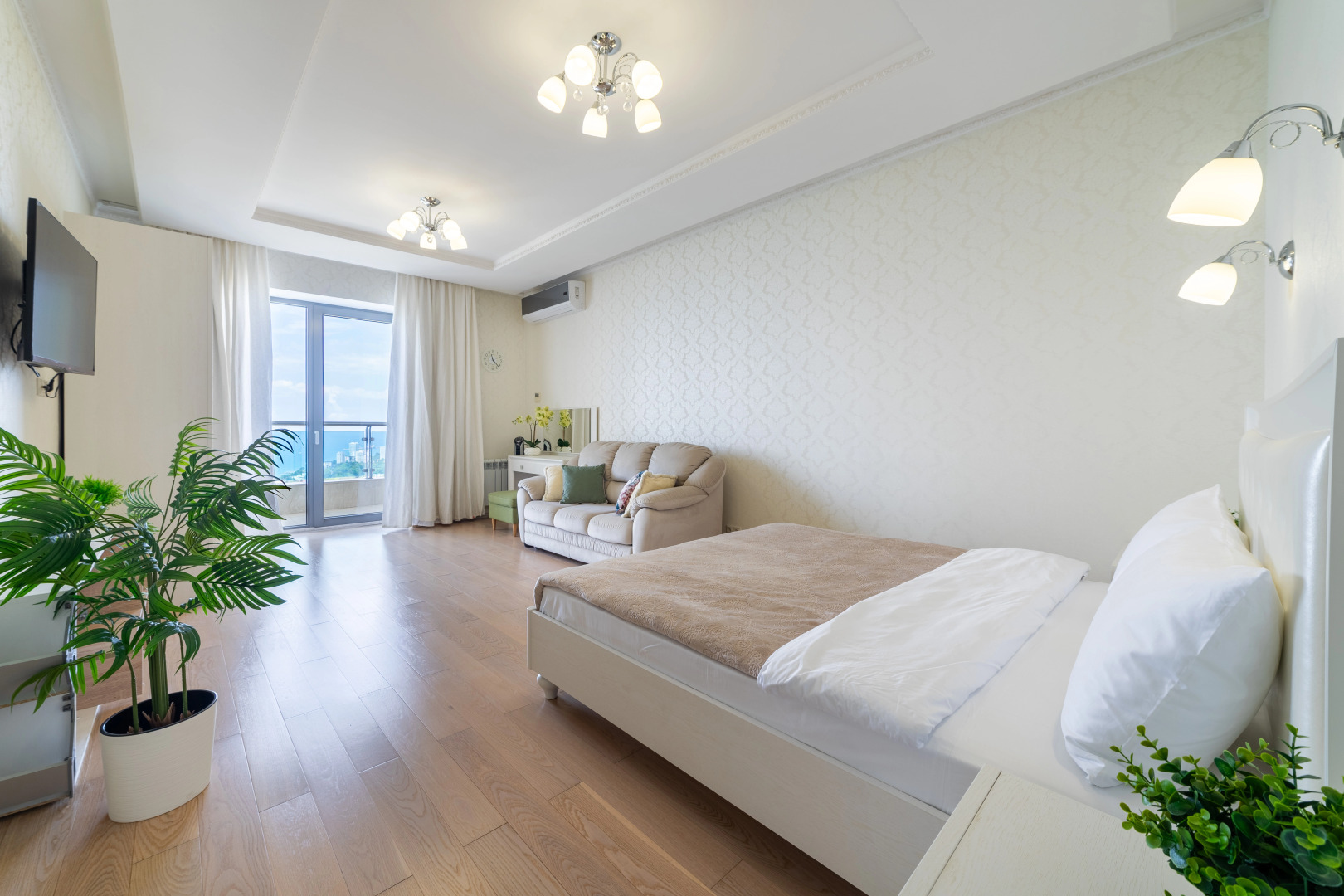 Квартира с двумя террасами и бассейном