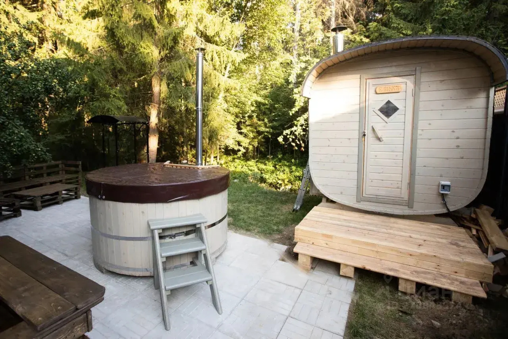 Частный дом у Реки с Баней